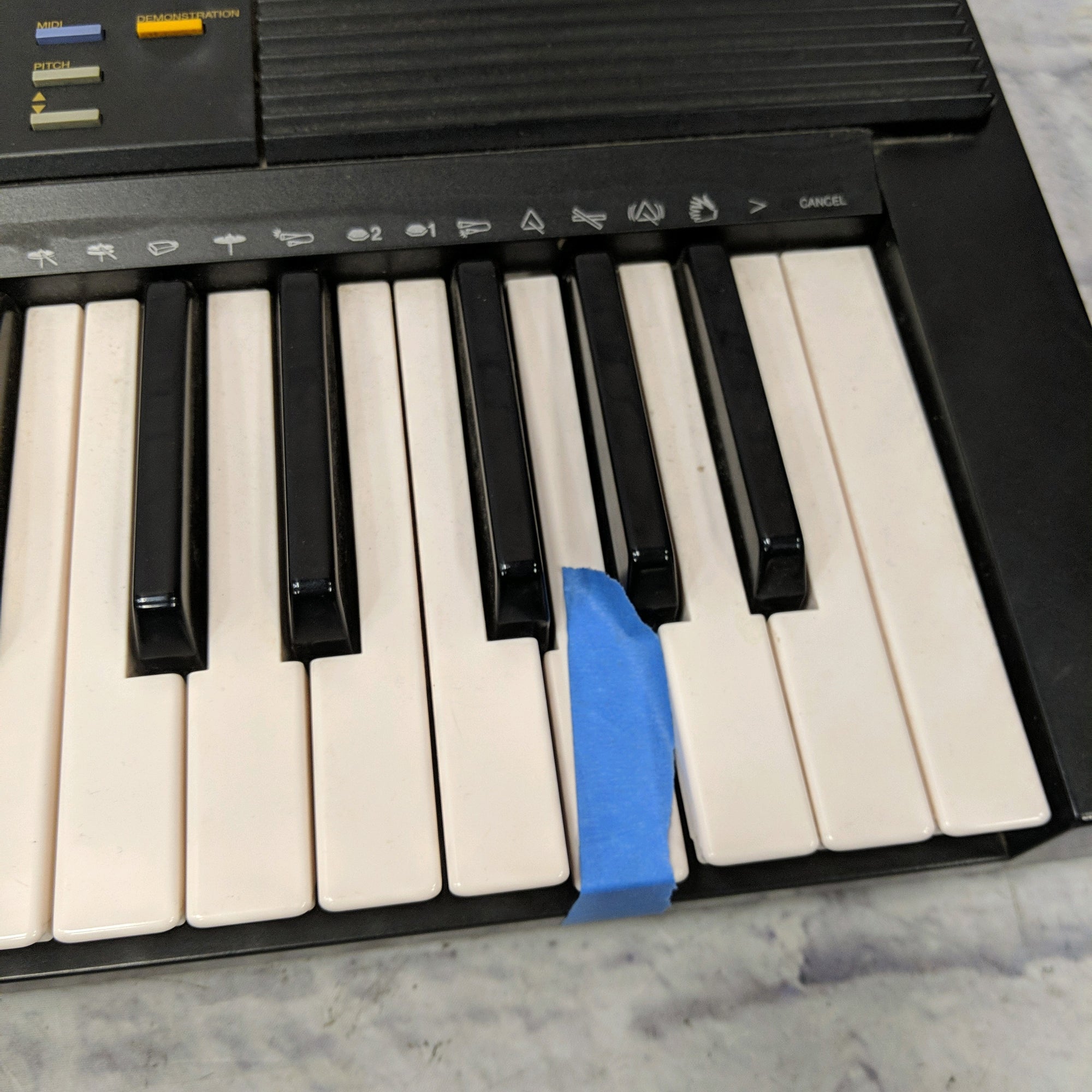 Yamaha PSR-36 FM Synthesizer Keyboard
