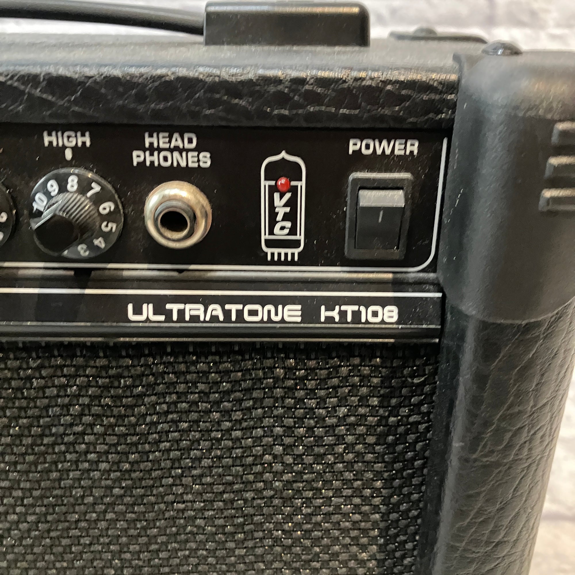 Behringer KT108 Combo Amp