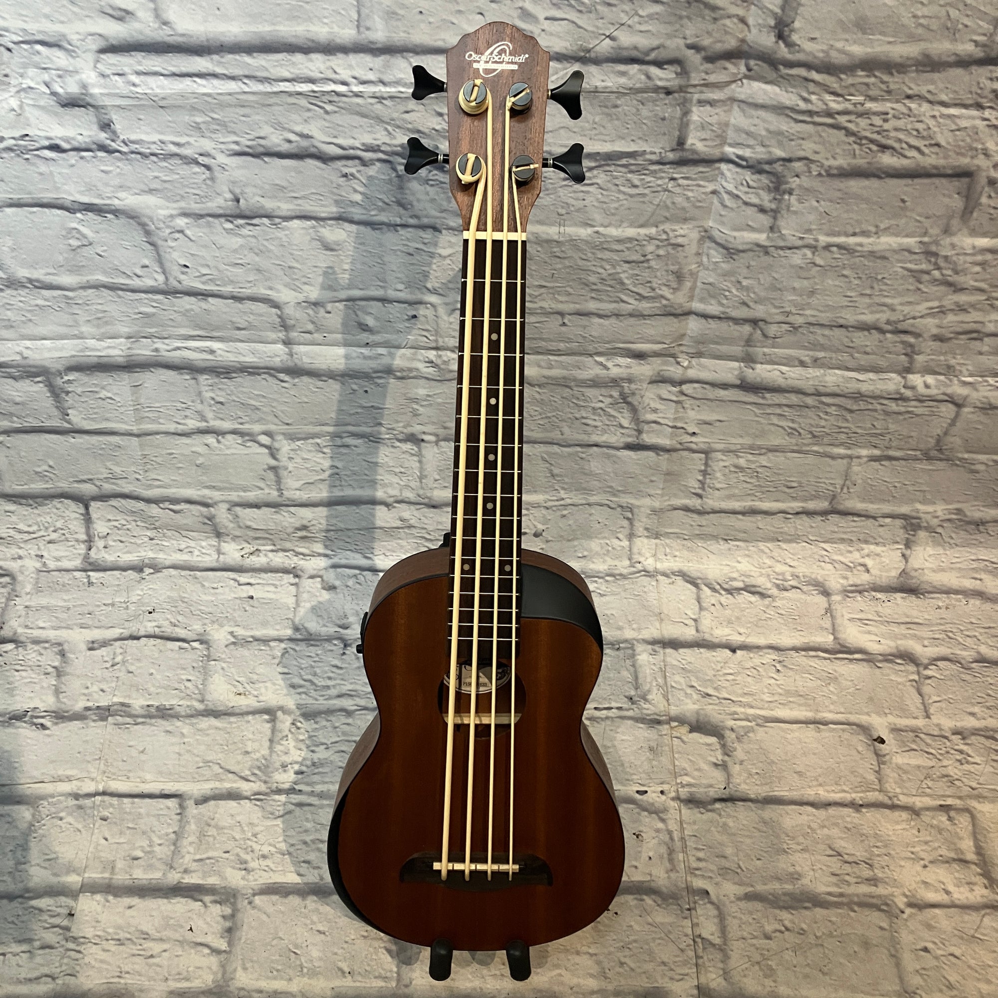 Oscar Schmidt OUB200K Bass Ukulele w/ bag
