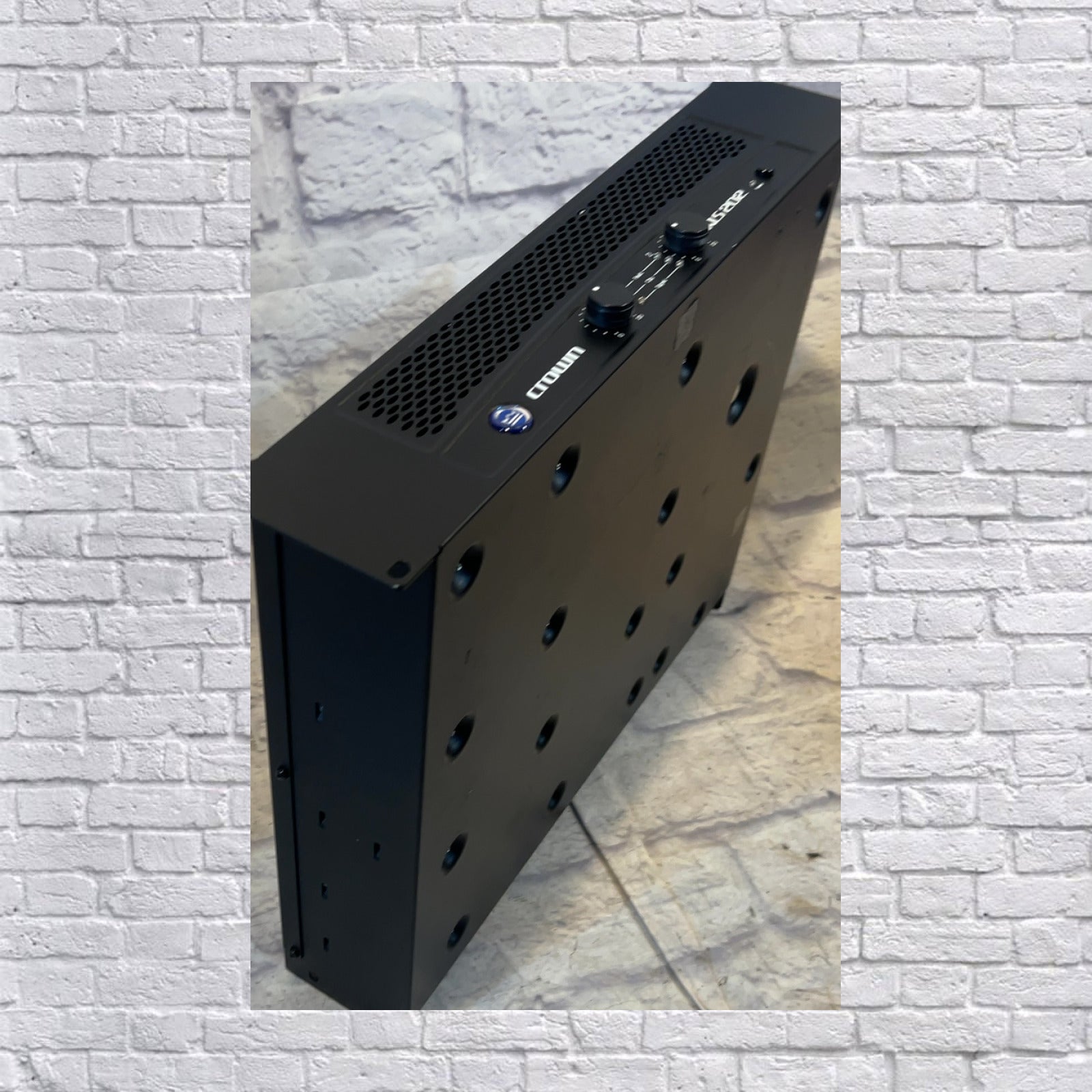 Crown XLS202 Power Amp