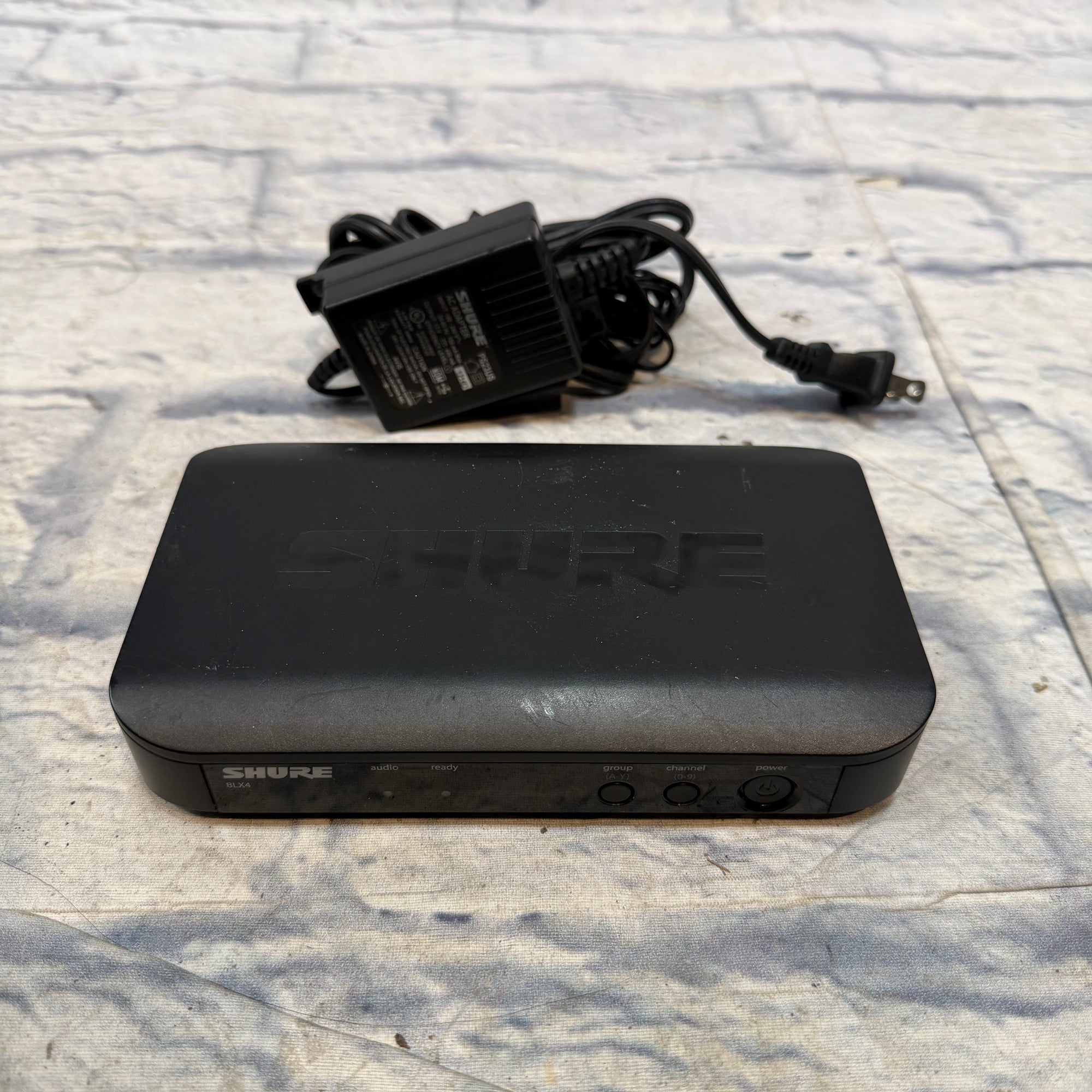 Shure BLX4 Wireless Microphone Receiver H8 518-542MHz