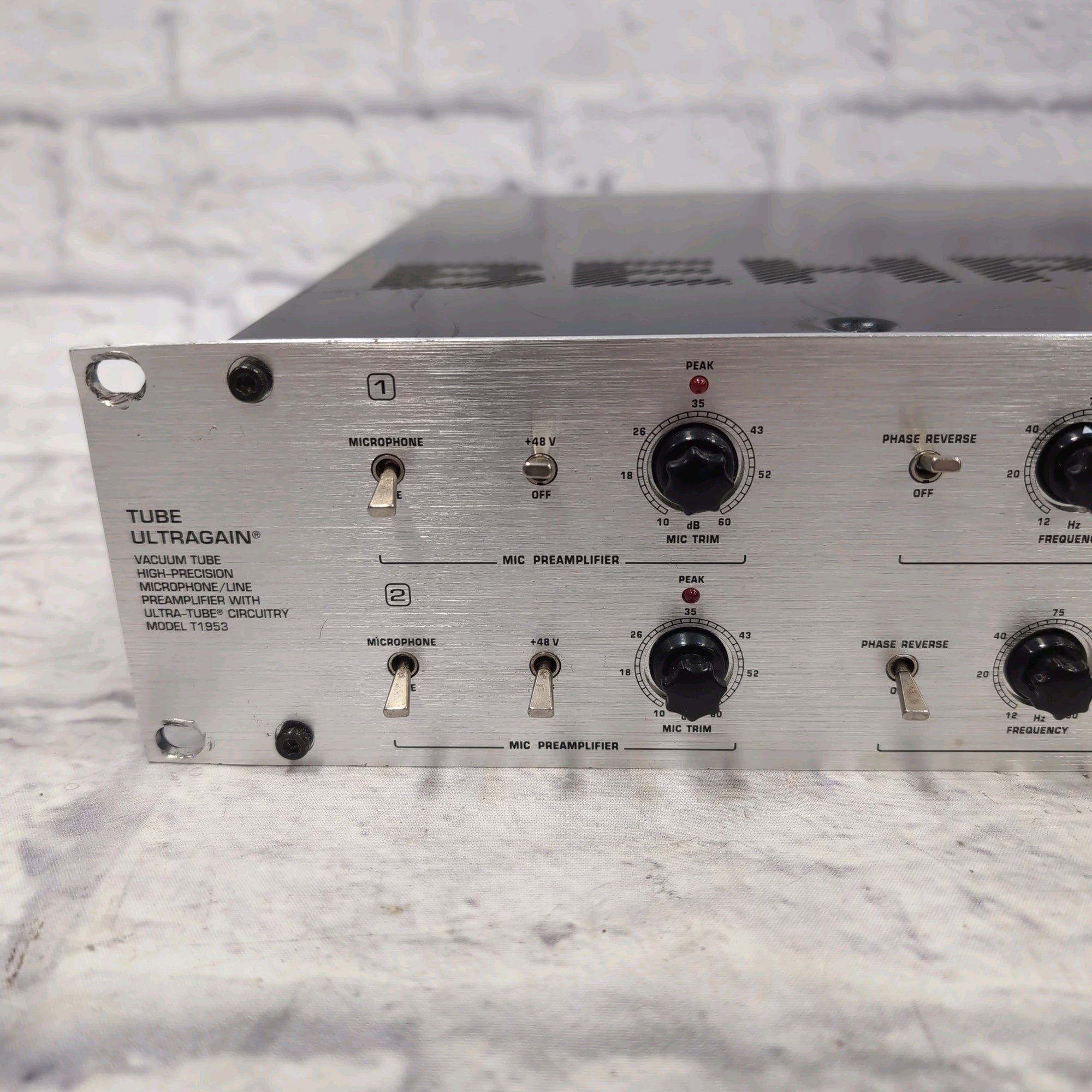 Behringer Tube Ultragrain T1953 - Microphone/Line Preamplifier