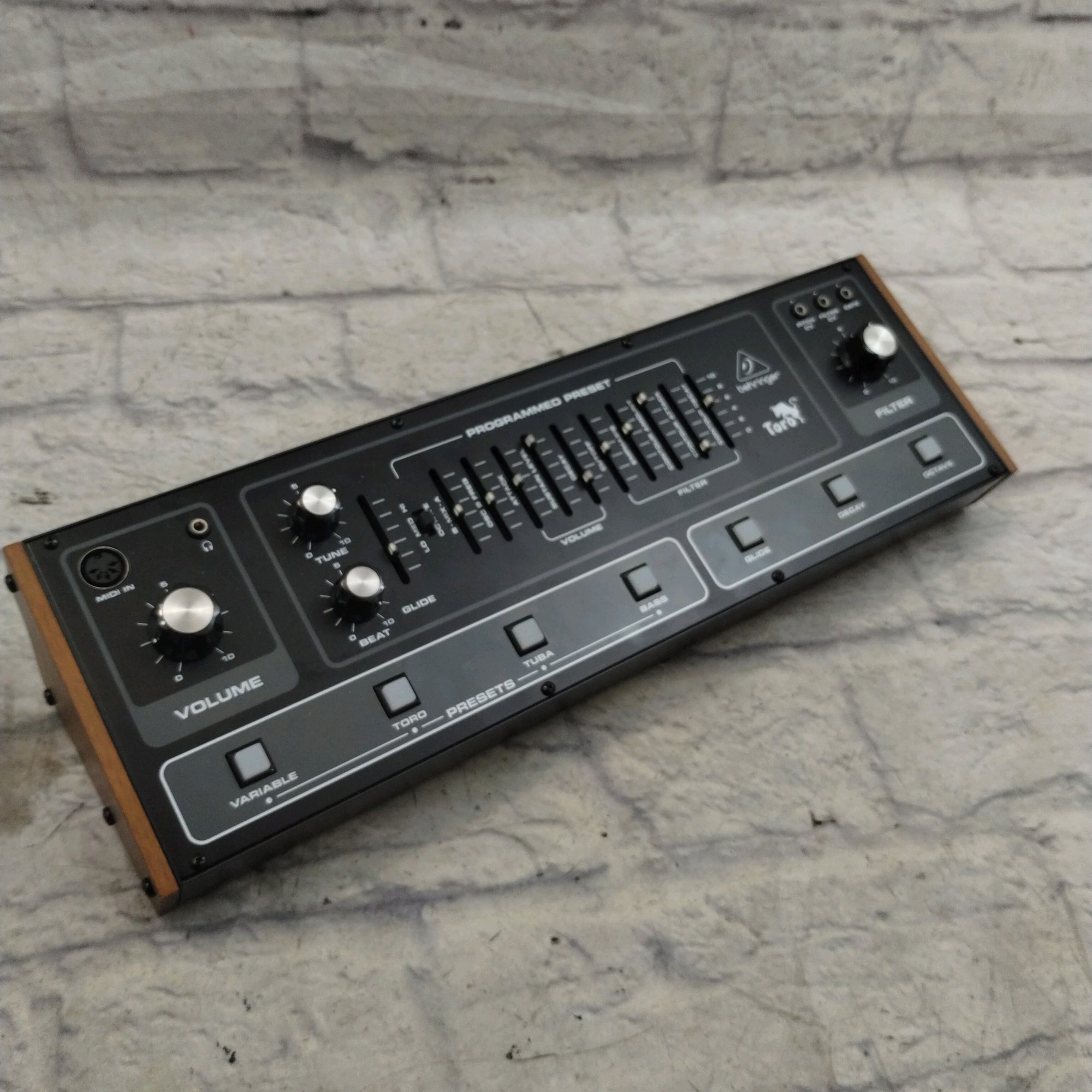 behringer bass synth pedal Behringer Toro Bass Synth Module