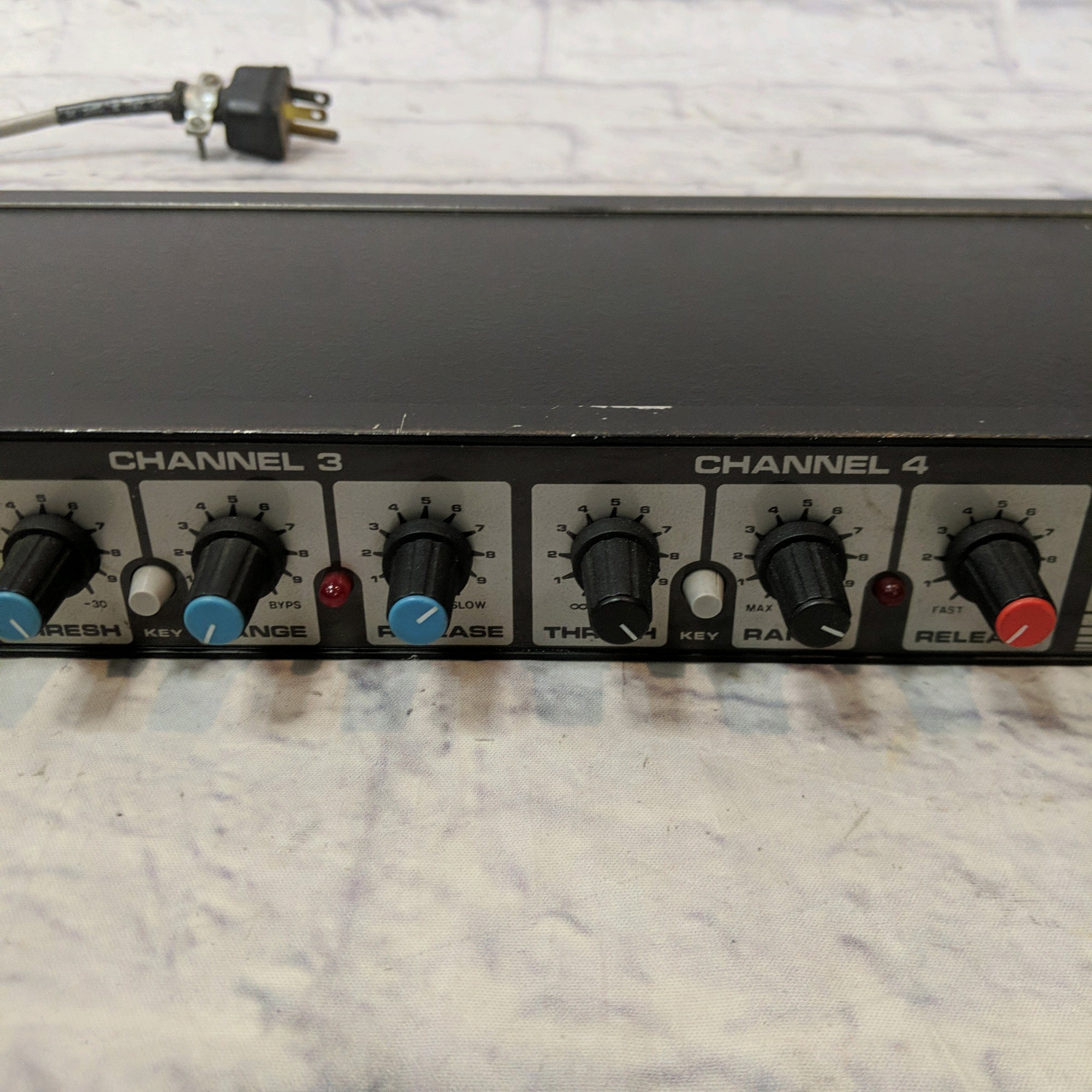 Omni Craft GT-4A Rack Mount Nose Gate