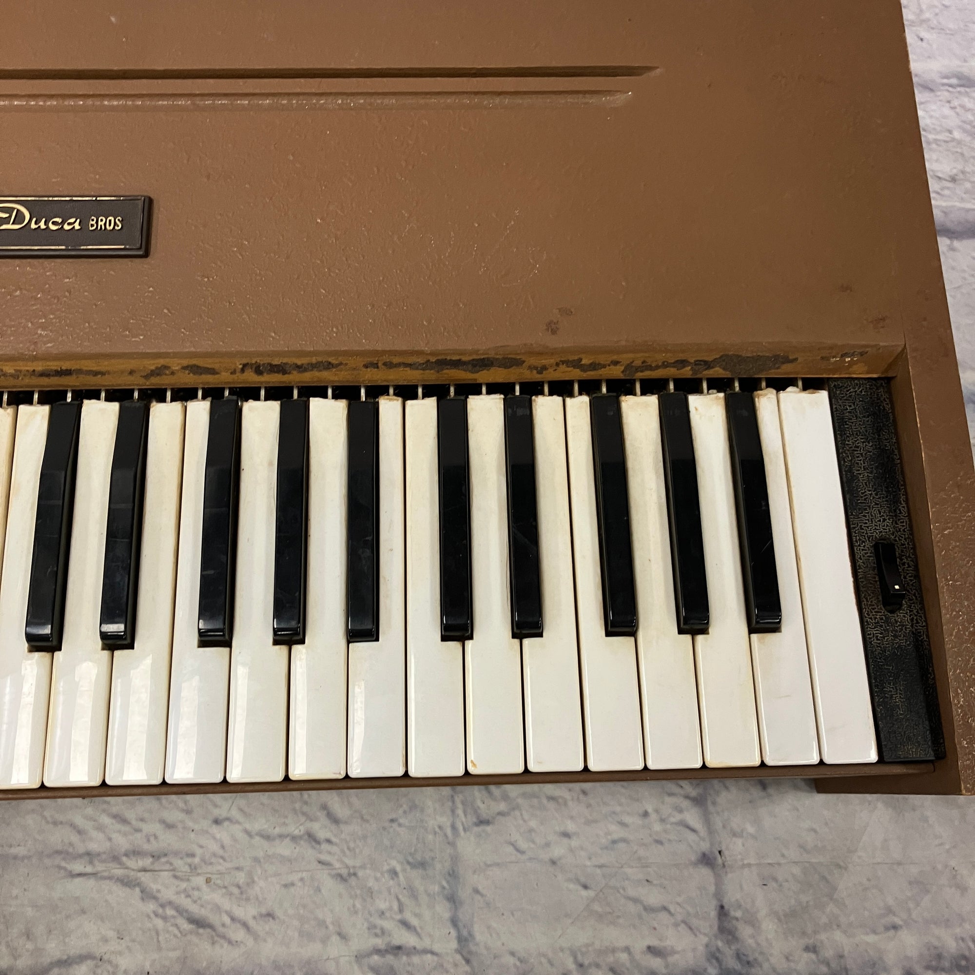 Lo Duca Vintage Wooden Reed Chord Organ