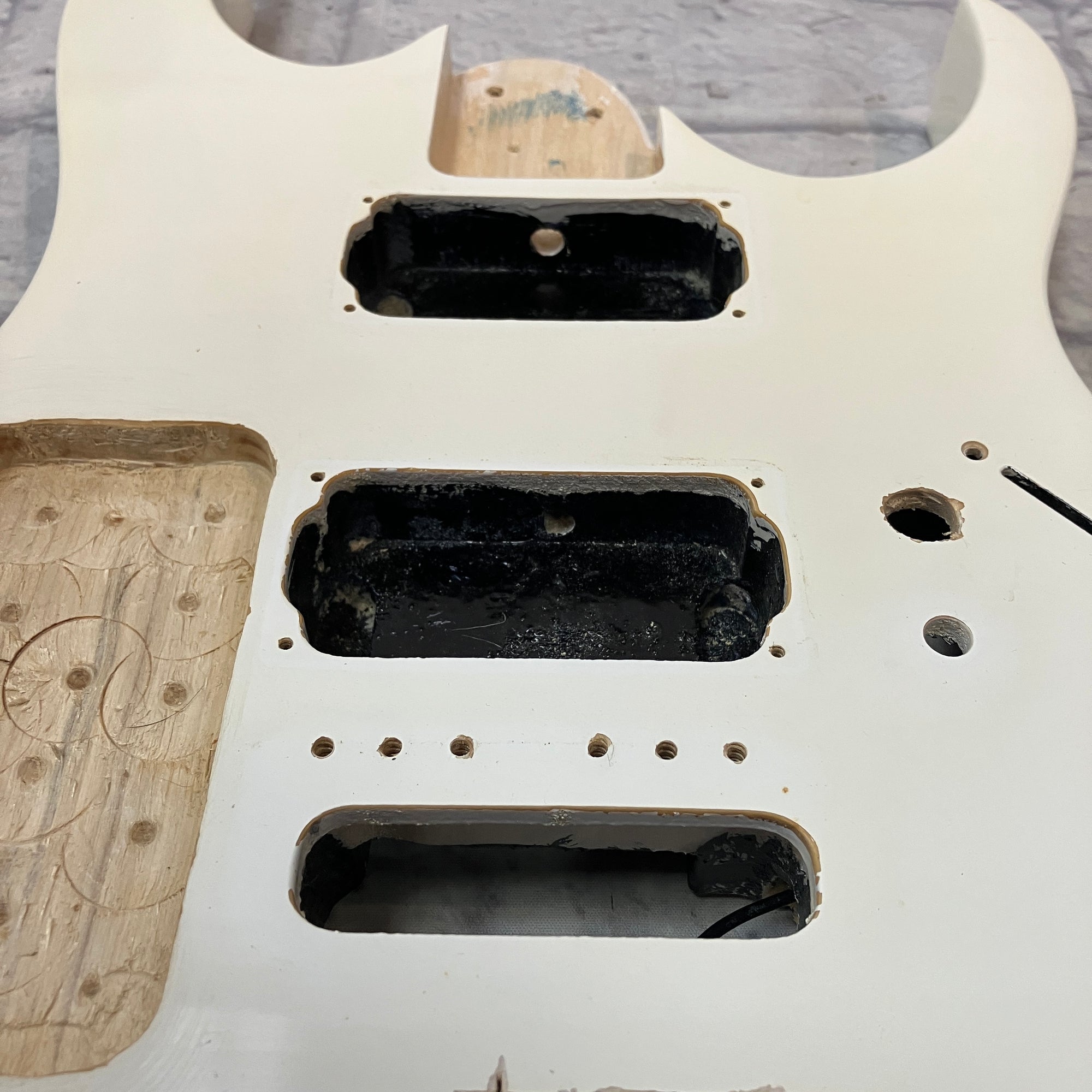 Unknown Cream Stratocaster Styled Electric Guitar Body