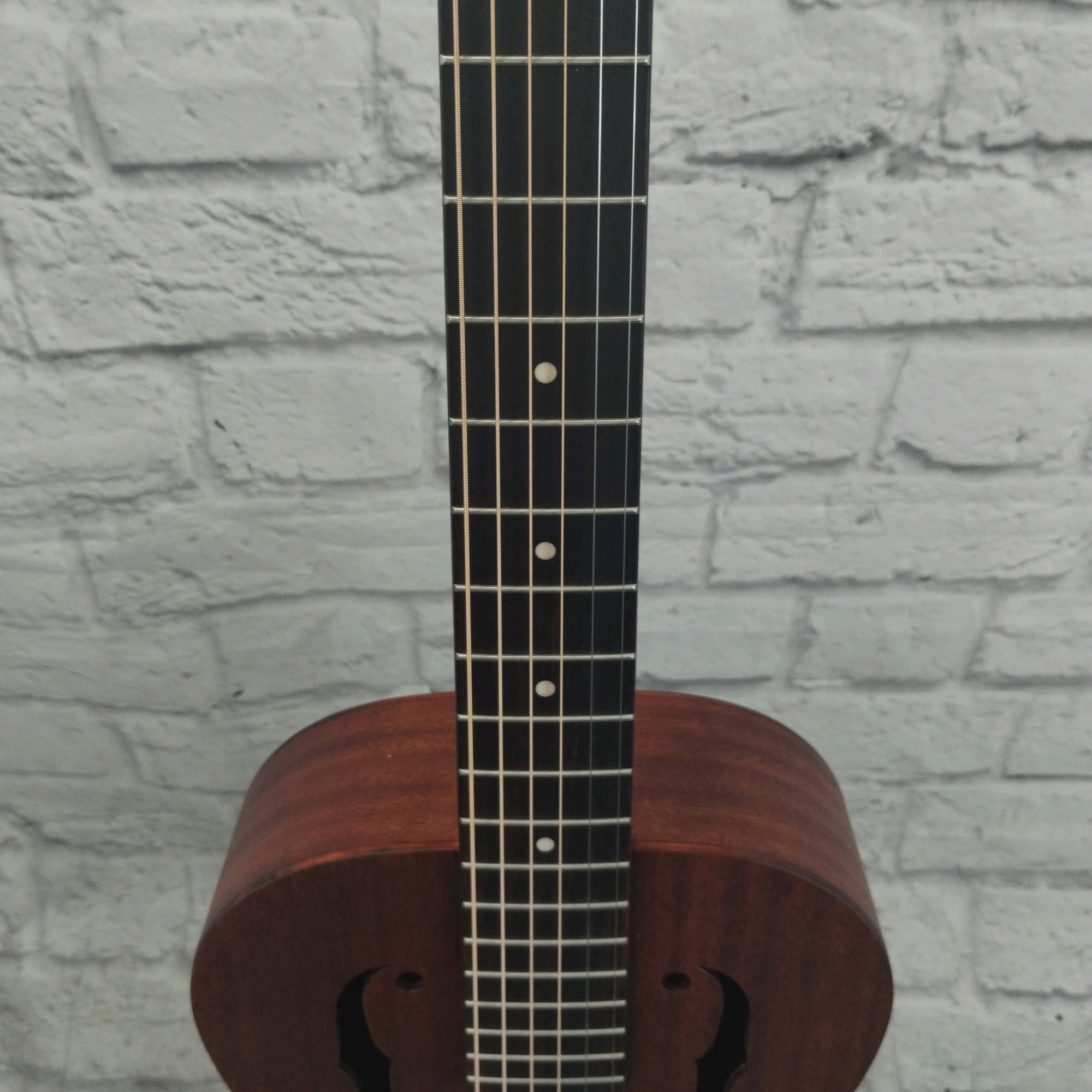 Gretsch G9200 Boxcar Round-Neck, Mahogany Body Resonator Guitar, Natural