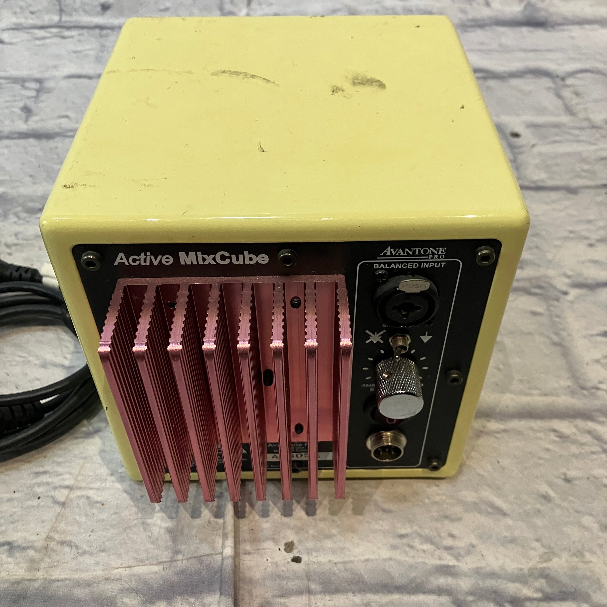 Avantone Mix Cube W/Power Supply