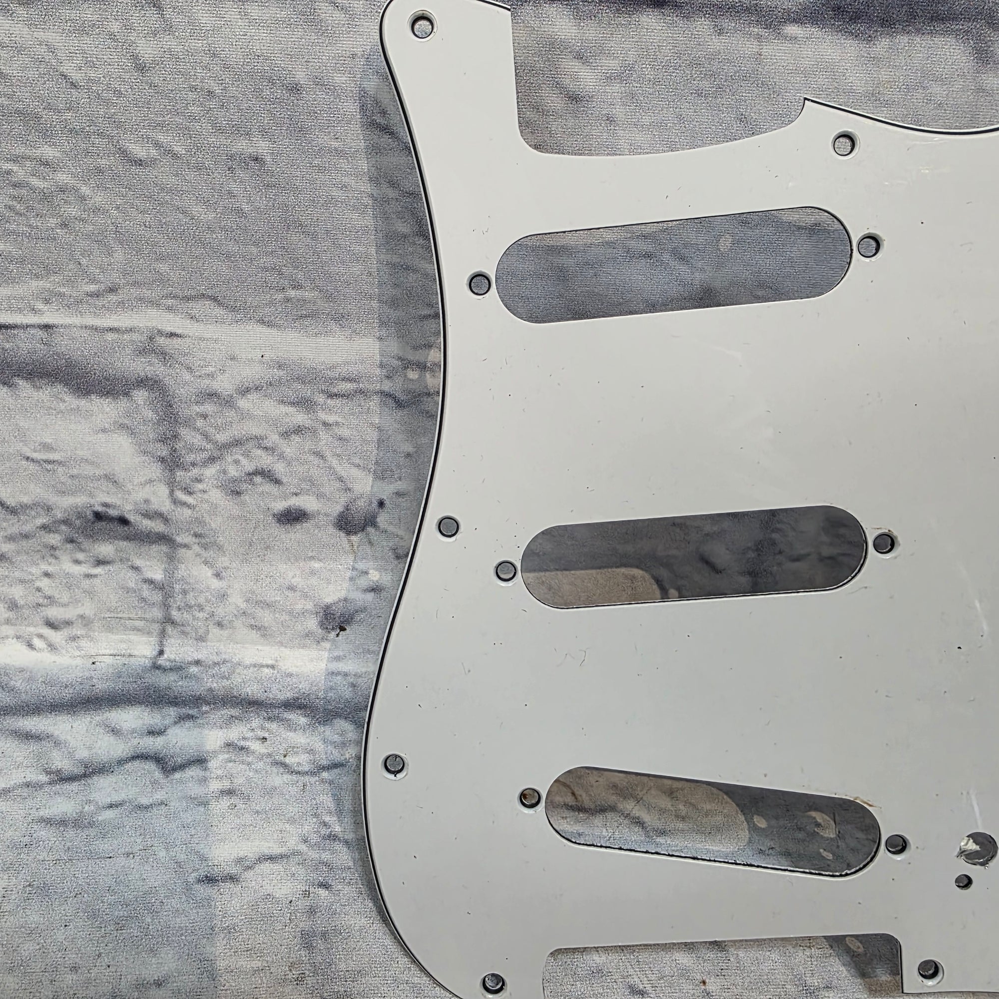 Squier Fender Player Stratocaster Pickguard (25 hole) Ply White Pickguard
