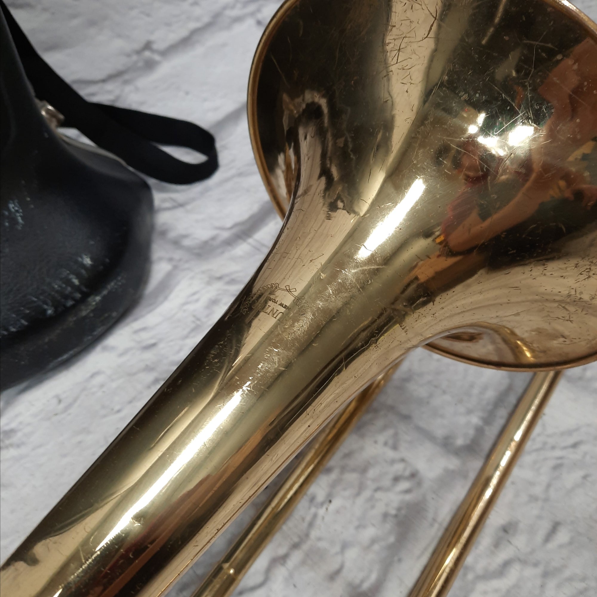 Hunter 6420L Bb Student Slide Trombone - Includes 12C mouthpiece, hard case, and extras - Ready to play!