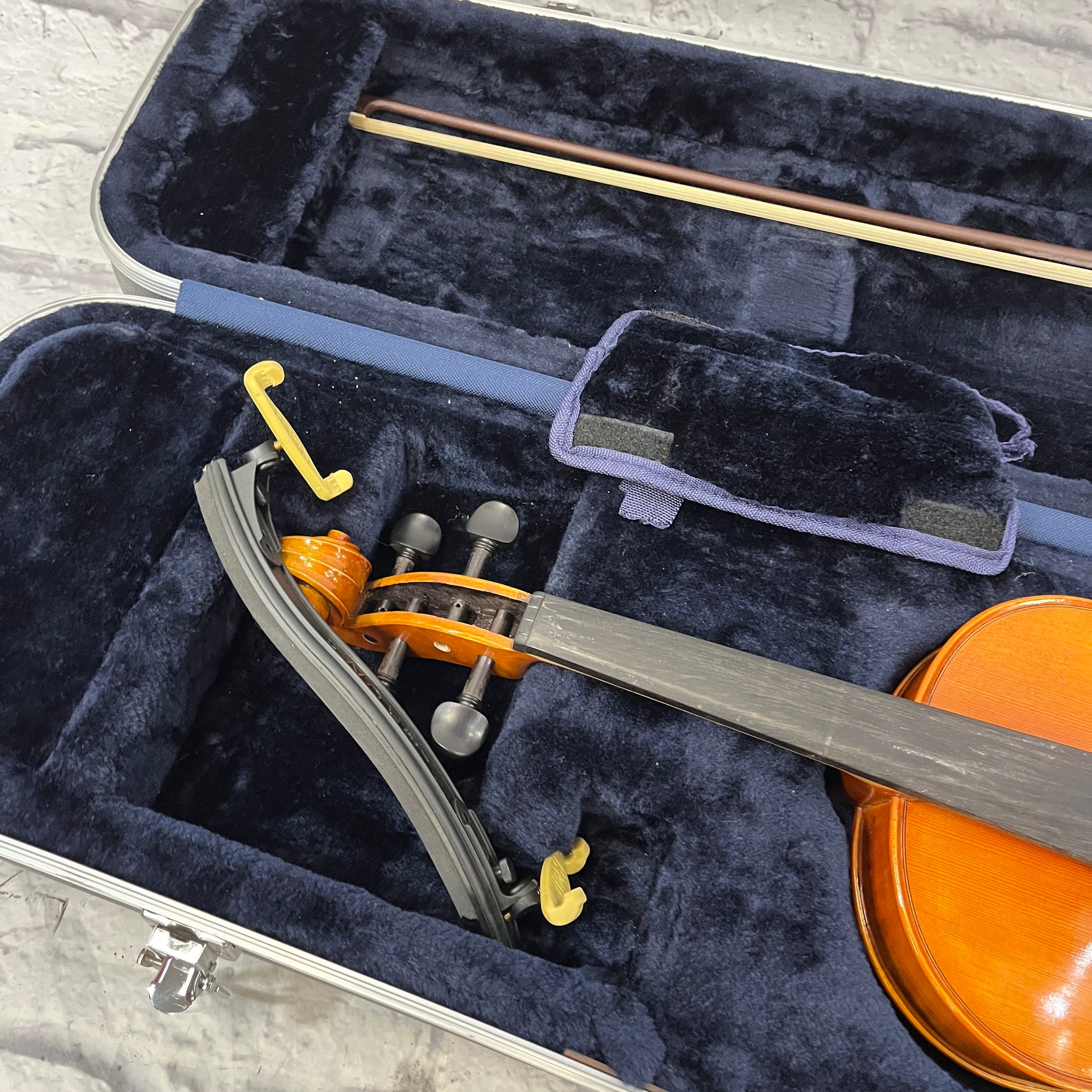 Eastman VA100 16 Viola with Case