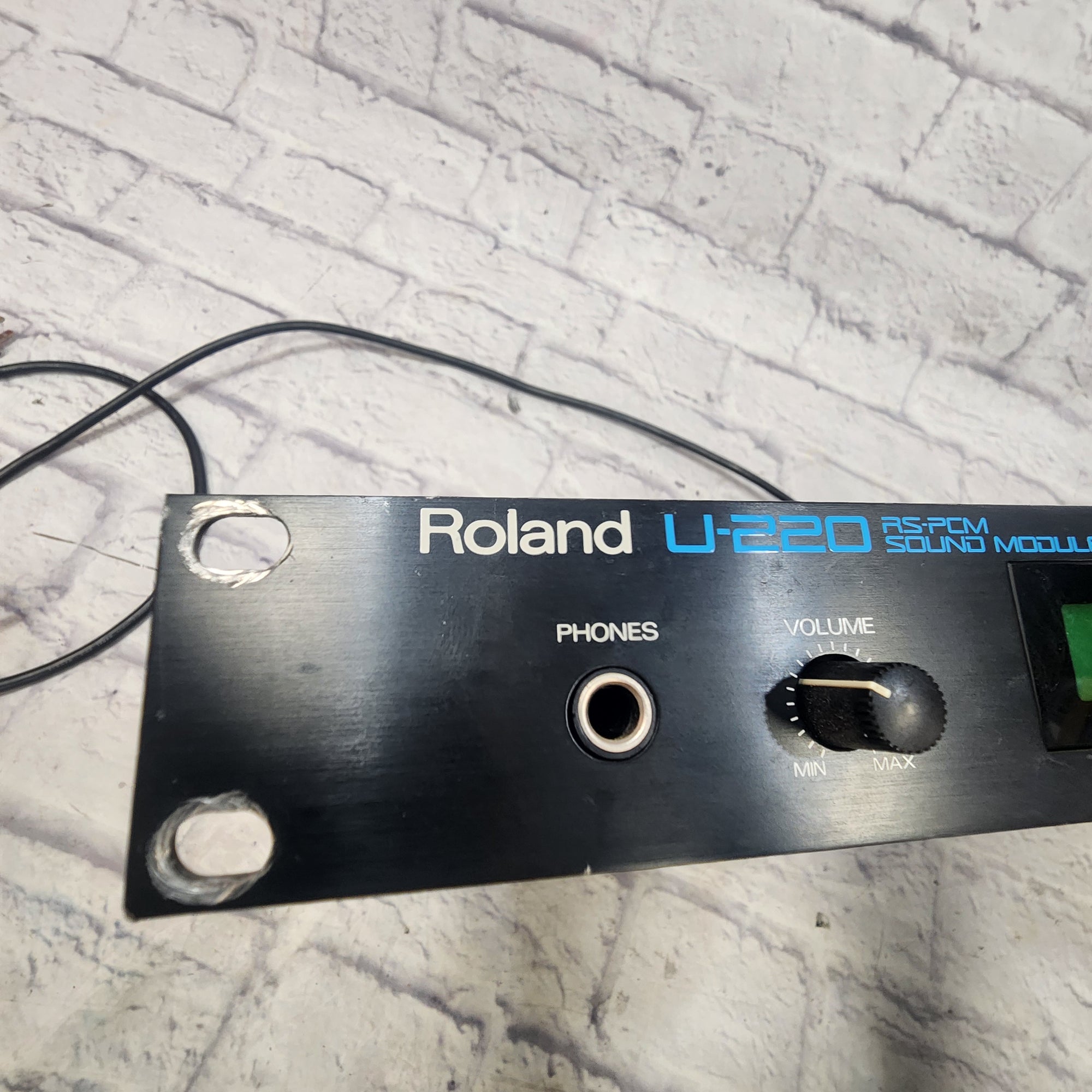 Roland  U-220 Digital Rack Synthesizer