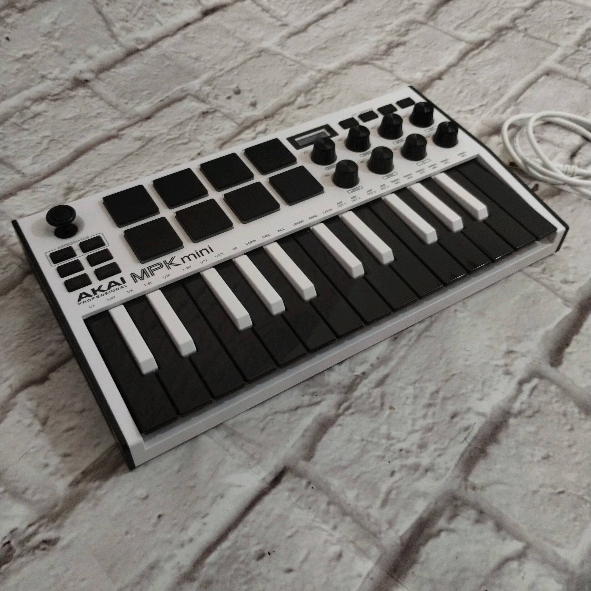 Akai MPK Mini Midi Controller