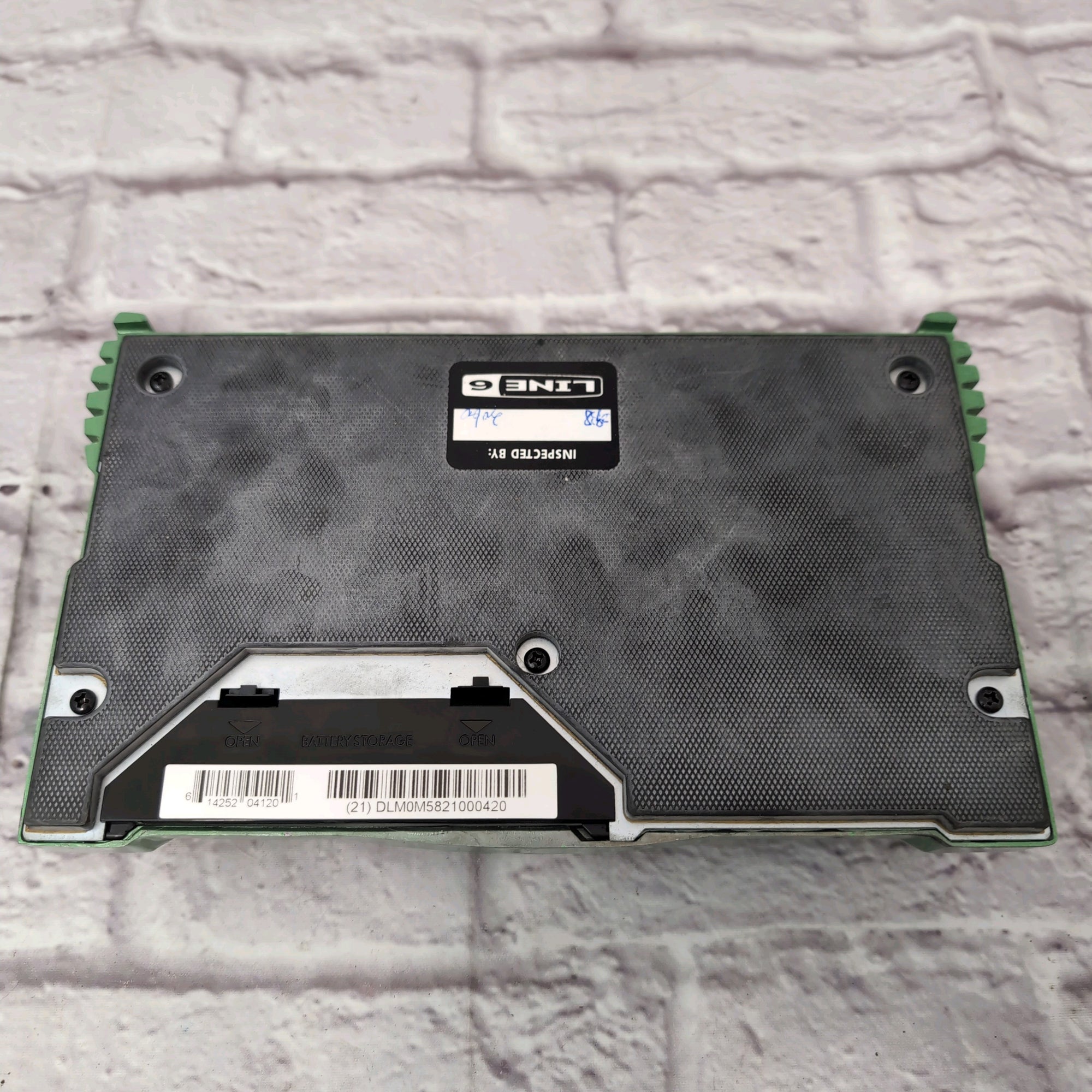 Line 6 DL4 Delay Modeler Programmable Delay & Looper w/ Power Supply