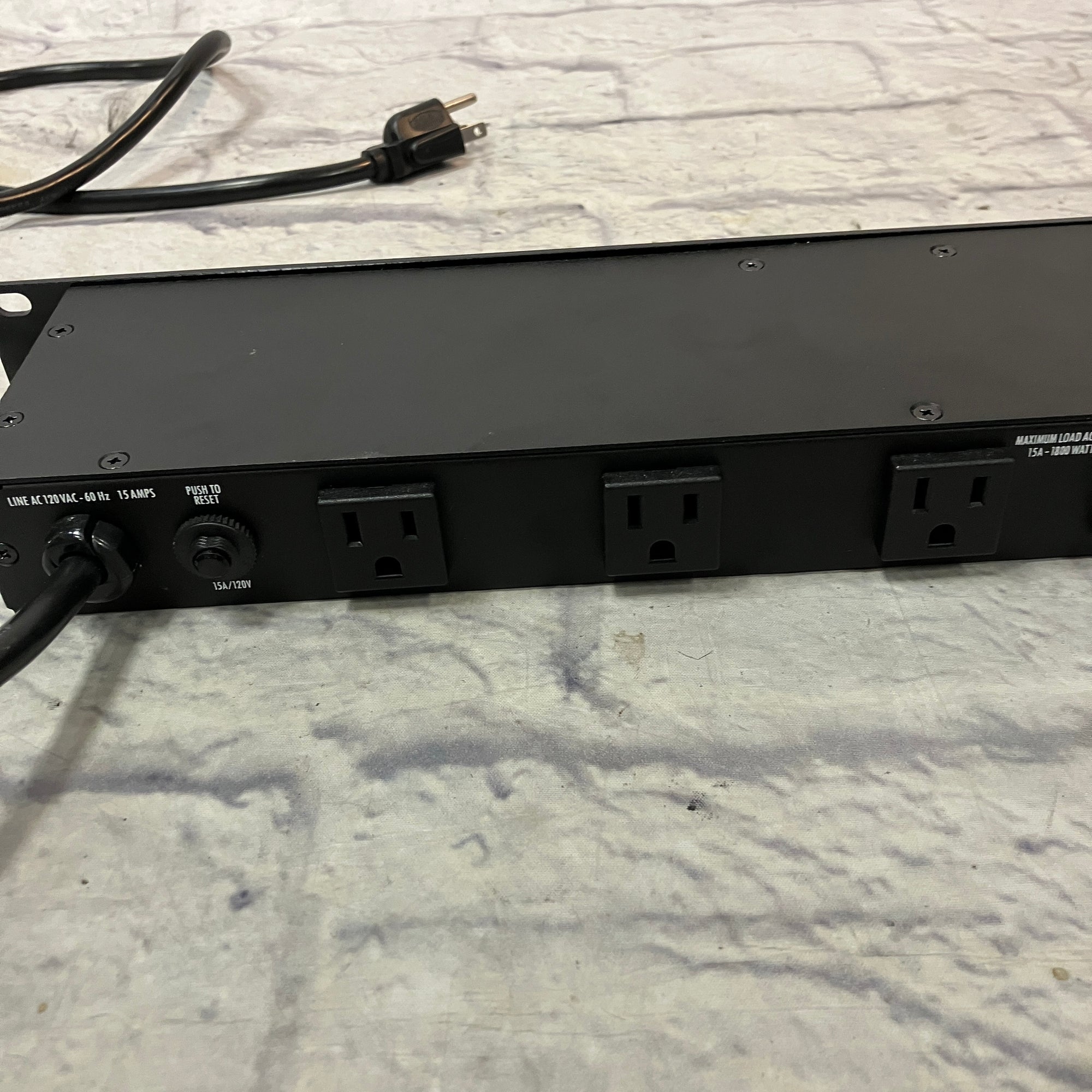 Furman M-8X2 Power Conditioner - Evolution Music