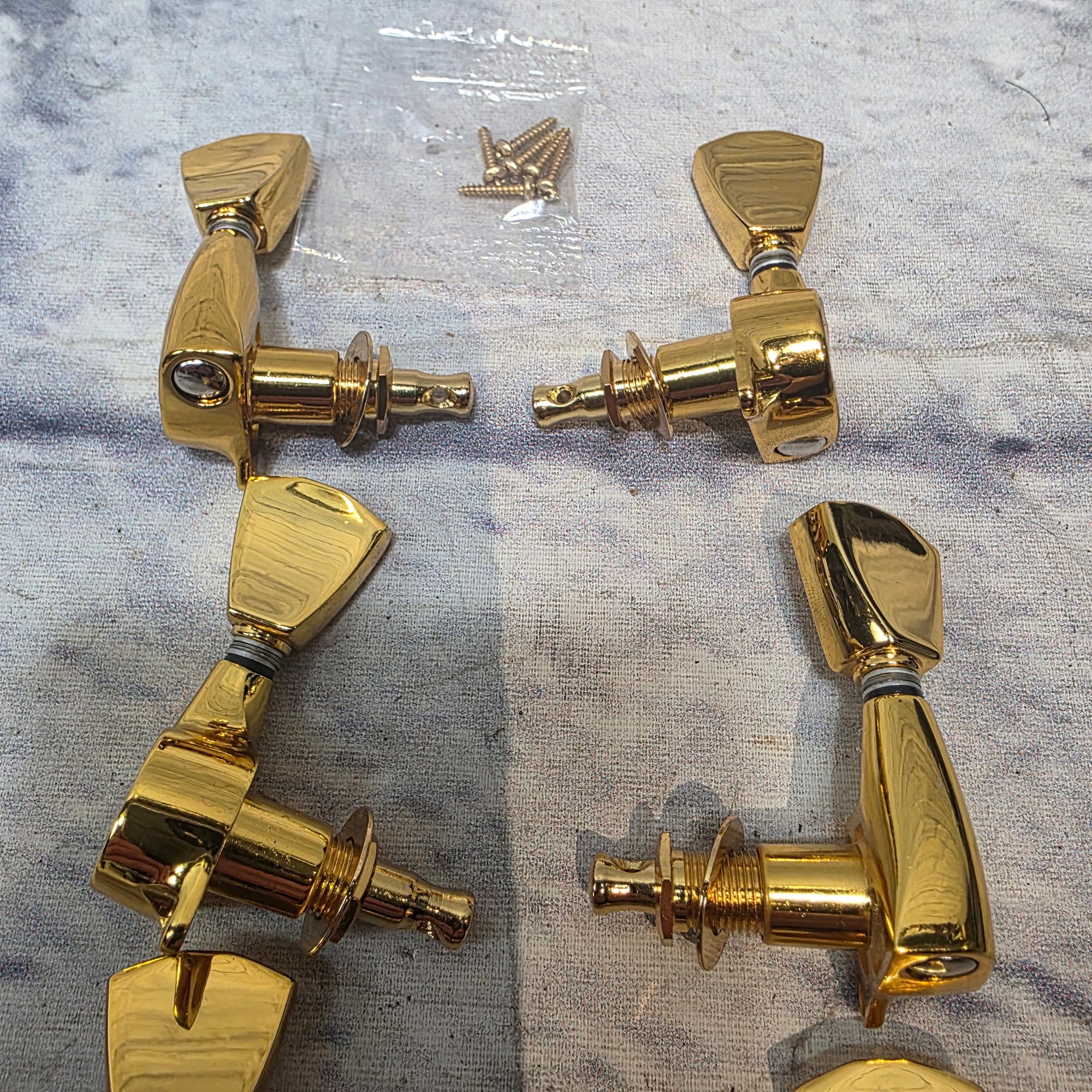Guyker Professional Gold Tuning Machines 1.21 Ratio (6 Count) Tuners
