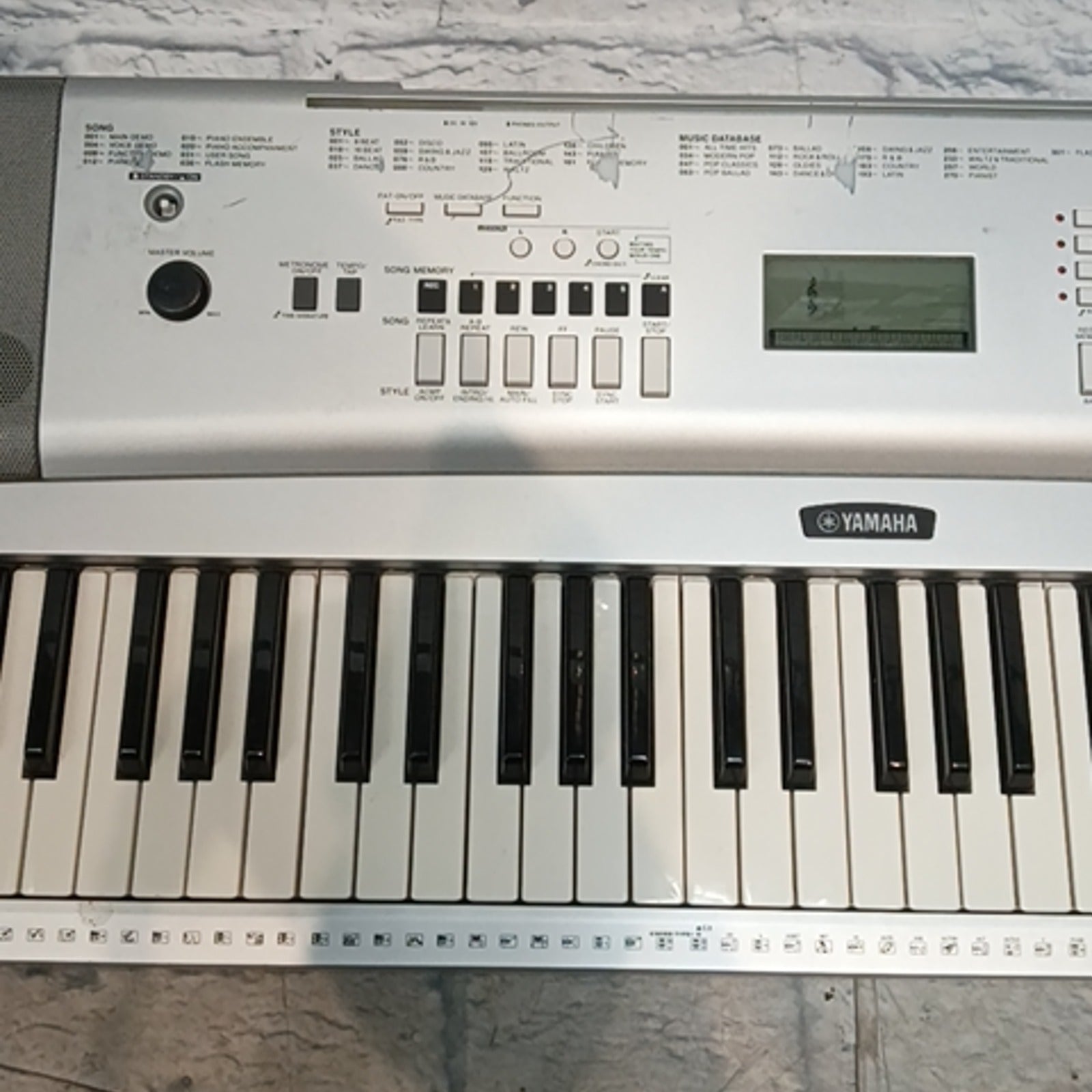 Yamaha Portable Grand DGX-230 Electric Piano