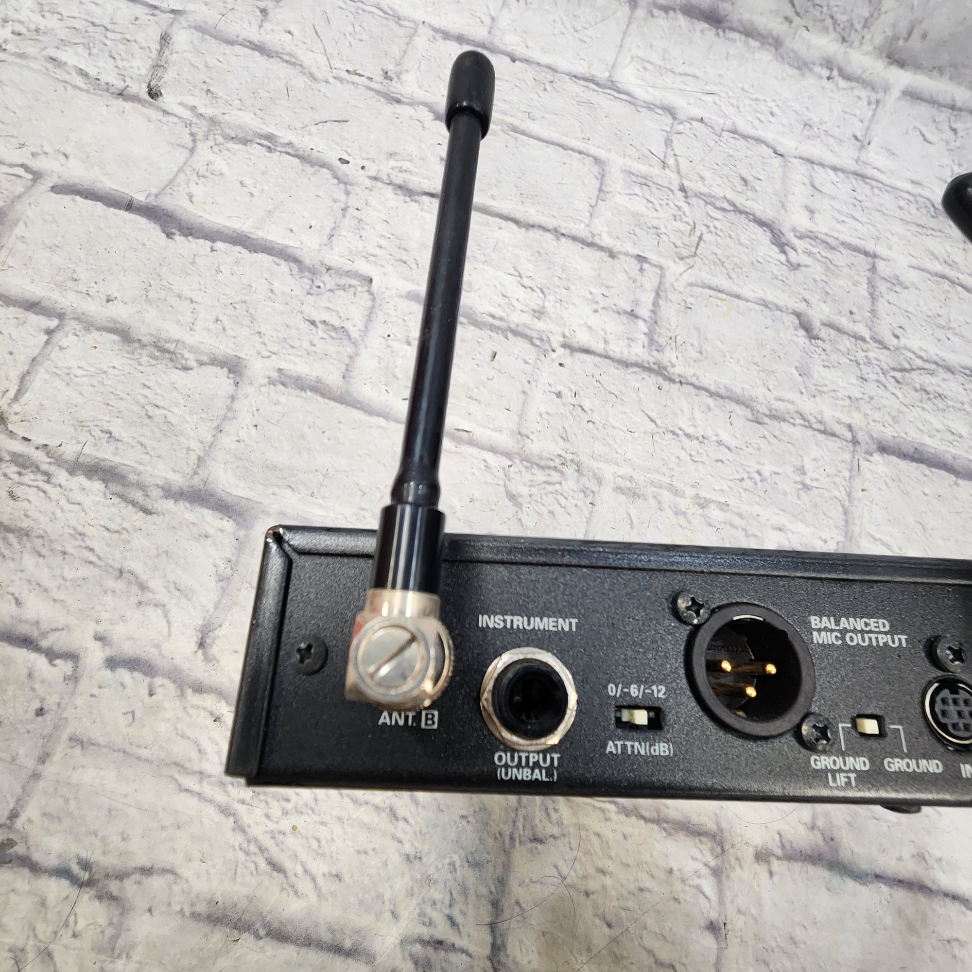 Audio Technica AEW-R4100 AEW-T1000 Wireless Outfit