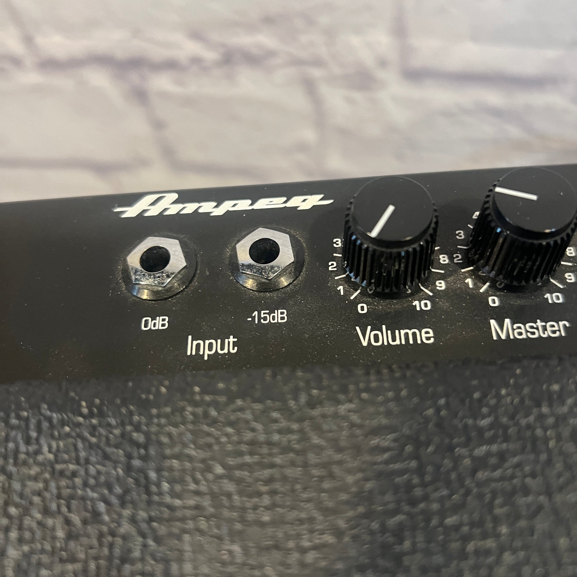 Ampeg BA115 1x15 Bass Combo Amp Bass Guitar Combo Amp