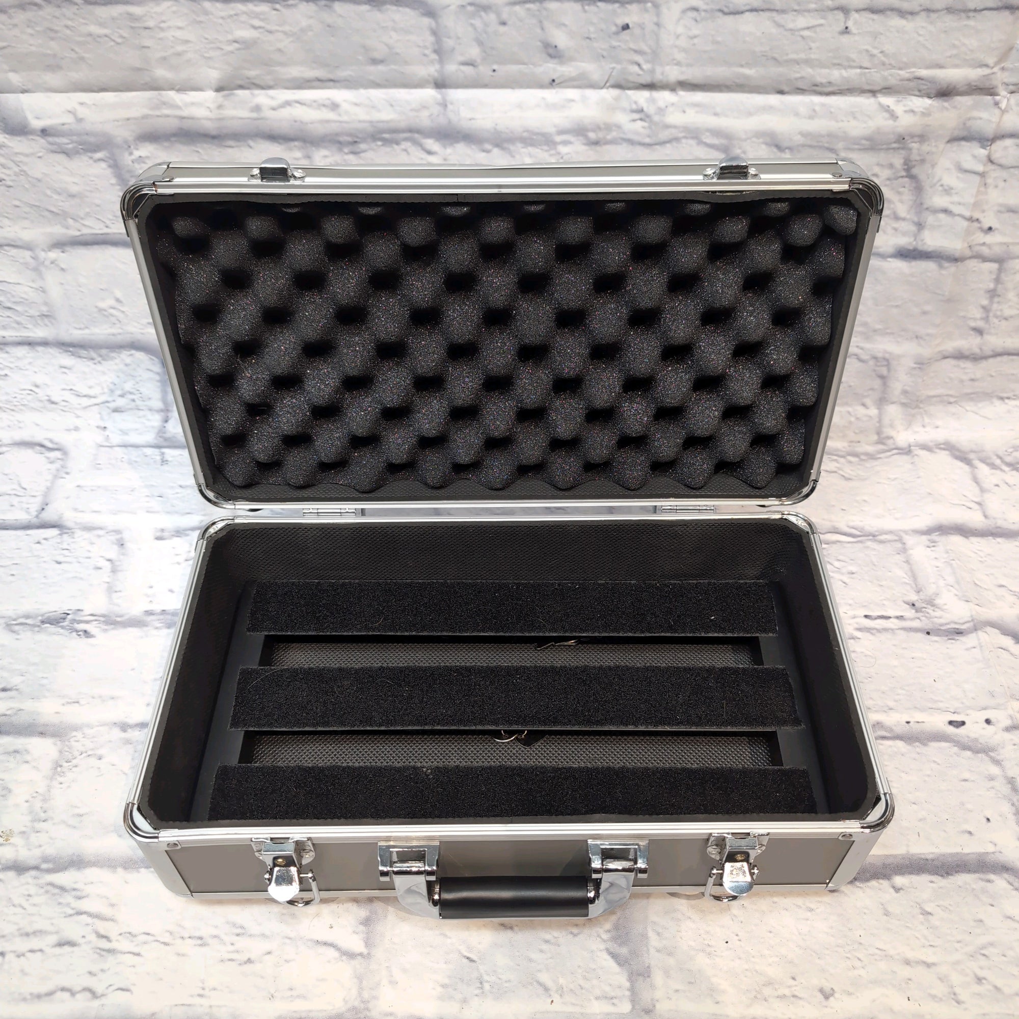 Pedaltrain Metro 16 Pedal Board with hard case