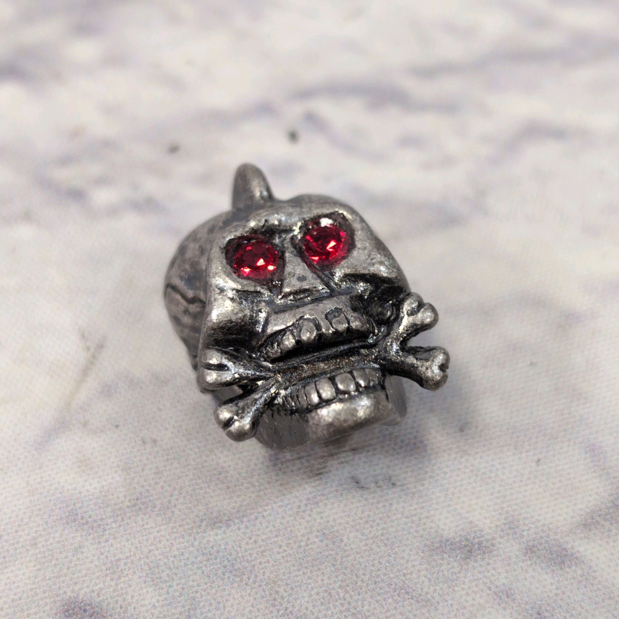 Electric Guitar Skull Knob w/ Red Eyes