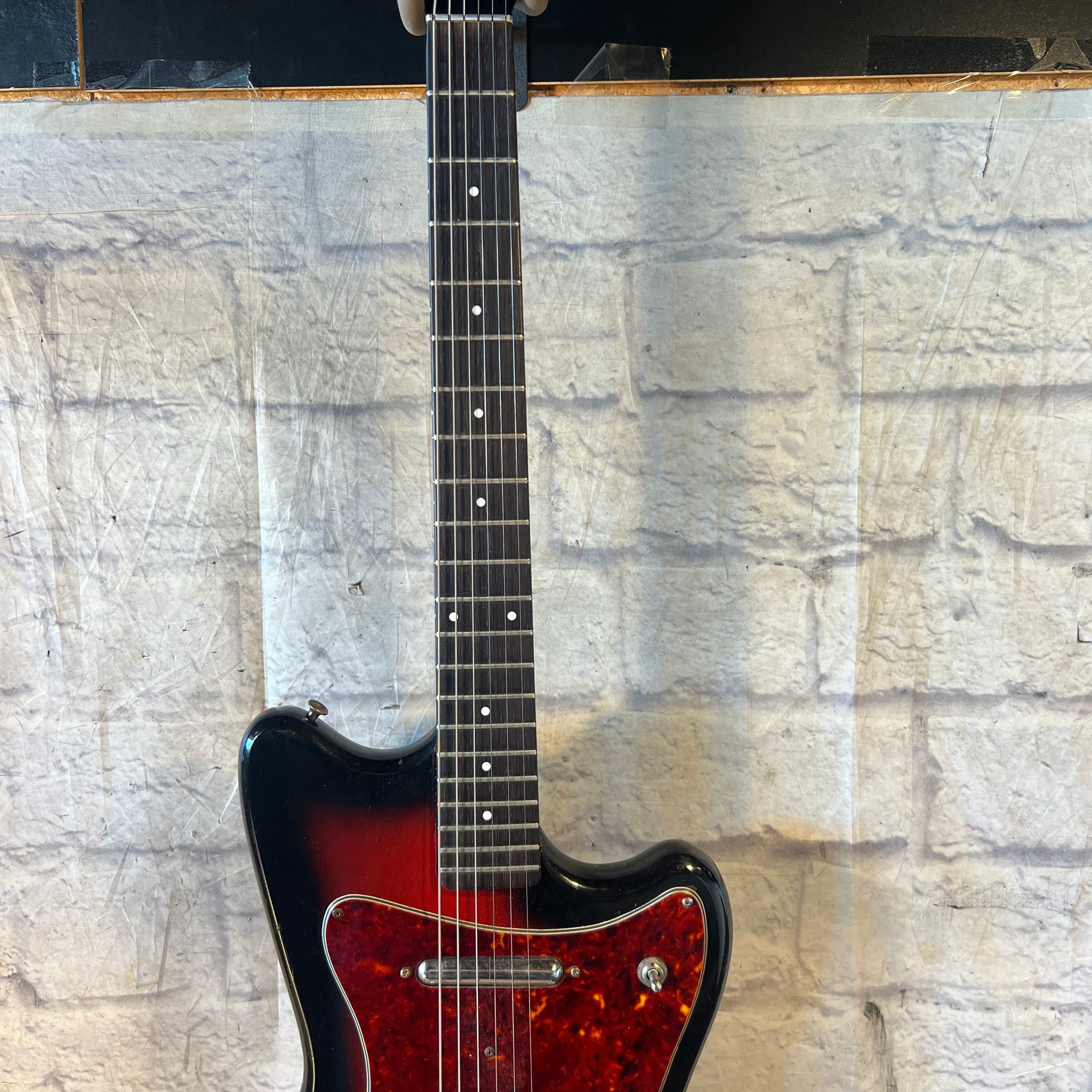 Silvertone Hornet Model 1450 Vintage Lipstick Guitar with Case