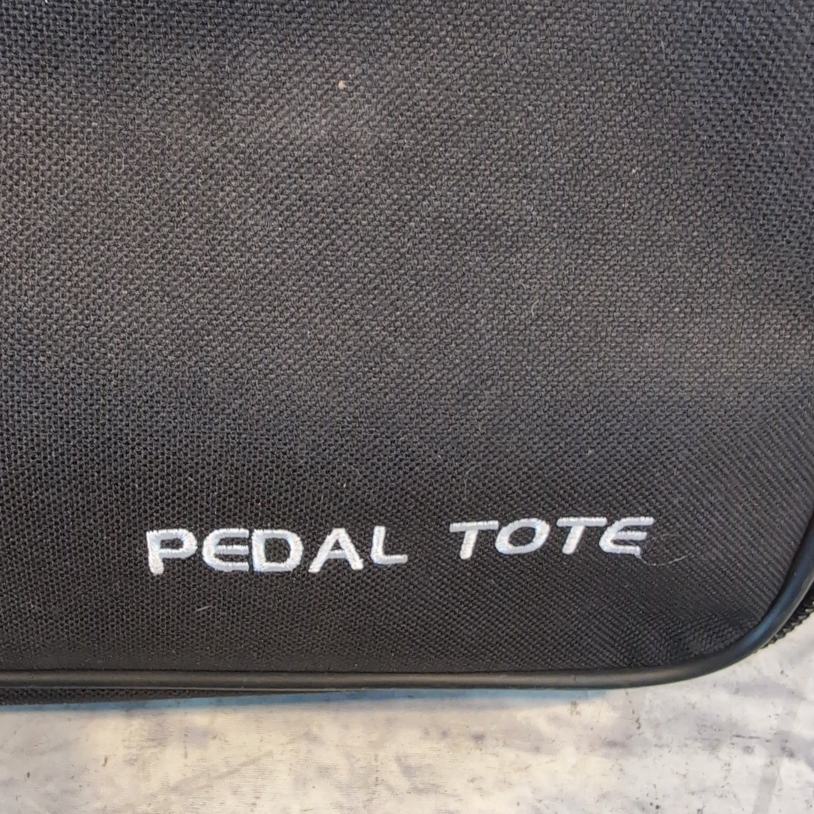 Gator Pedal Tote Pedal Board with Power Supply and Bag