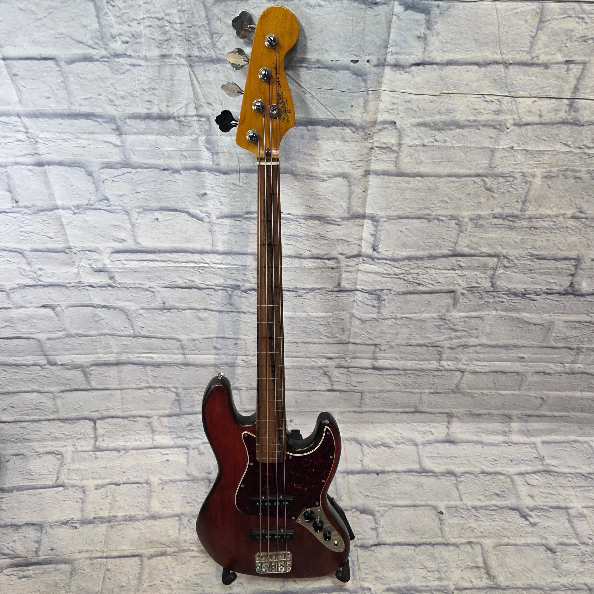 Squier 2019 Classic Vibe 60s Fretless Jazz Bass - Refinished 4 String Bass Guitar