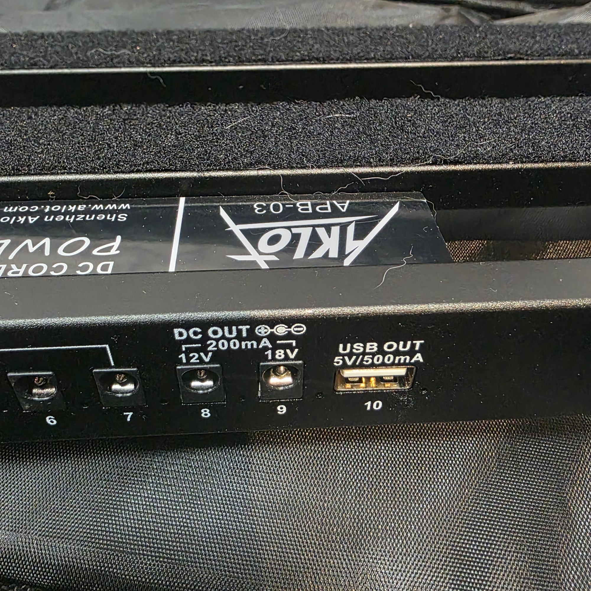 Aklot APB-03 Pedalboard 19" x 5" w/ Power Supply and 9v Cables