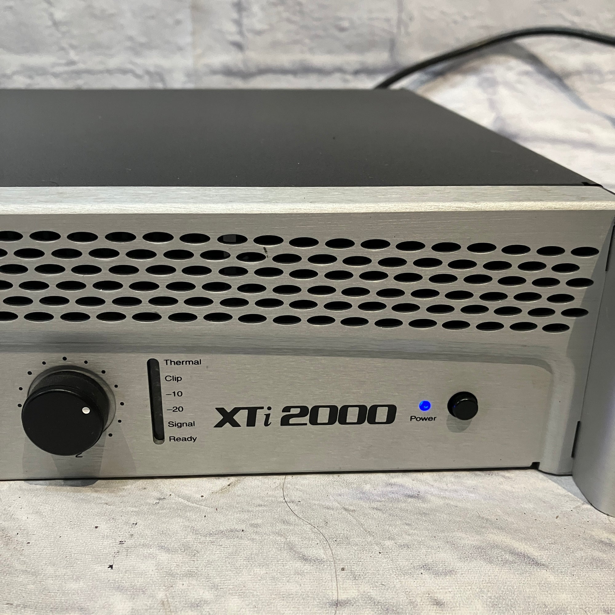 Crown XTi2000 2-Channel Power Amp