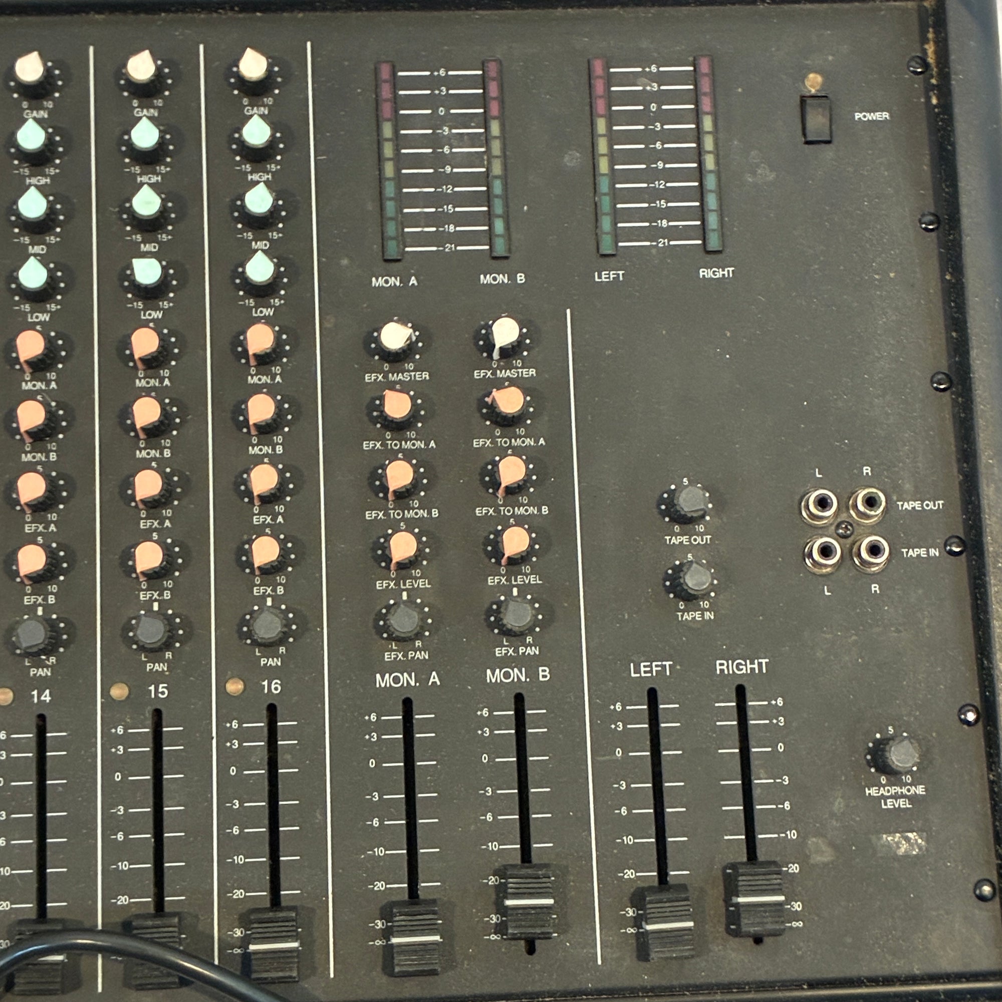 Peavey Unity 2000 12 Channel Mixer with Case Mixer