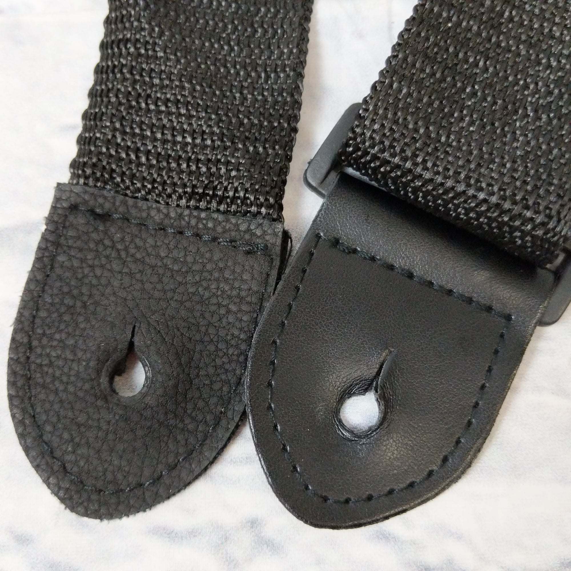 No Name black strap