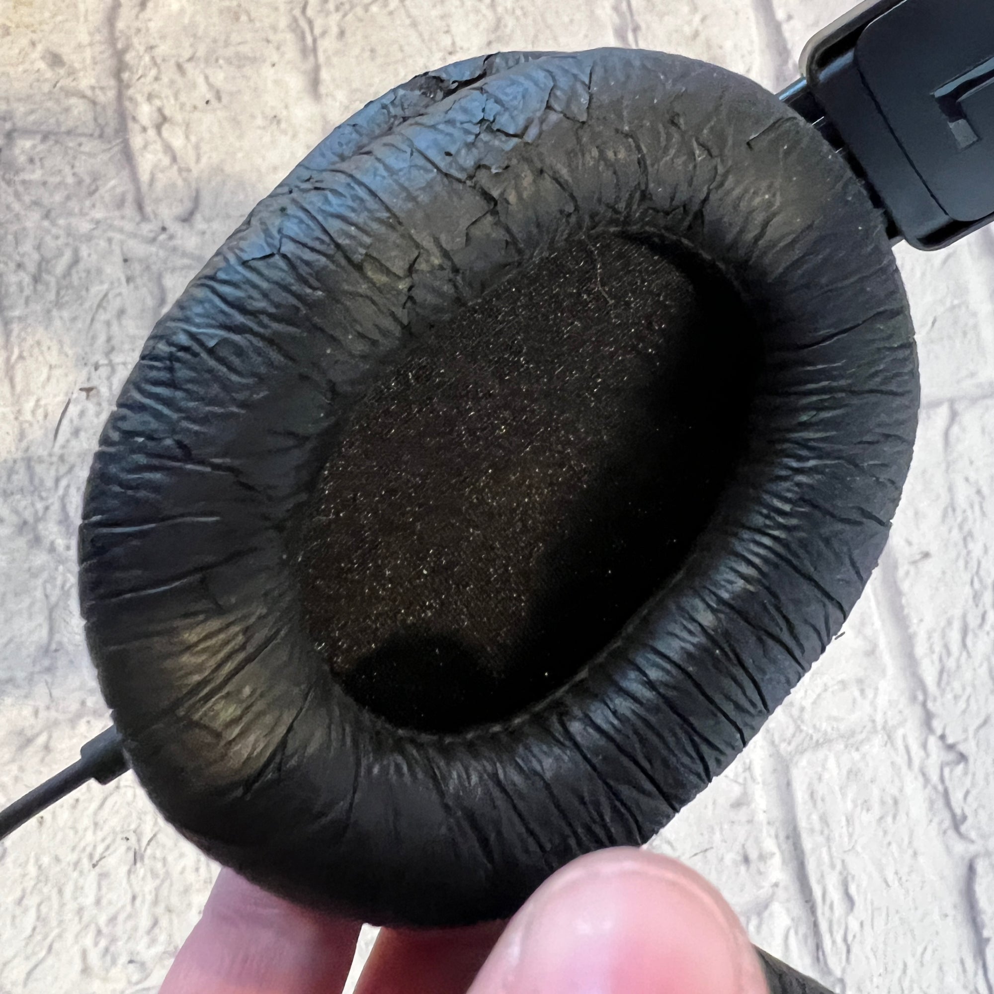 Philips Closed Back Stereo Headphones