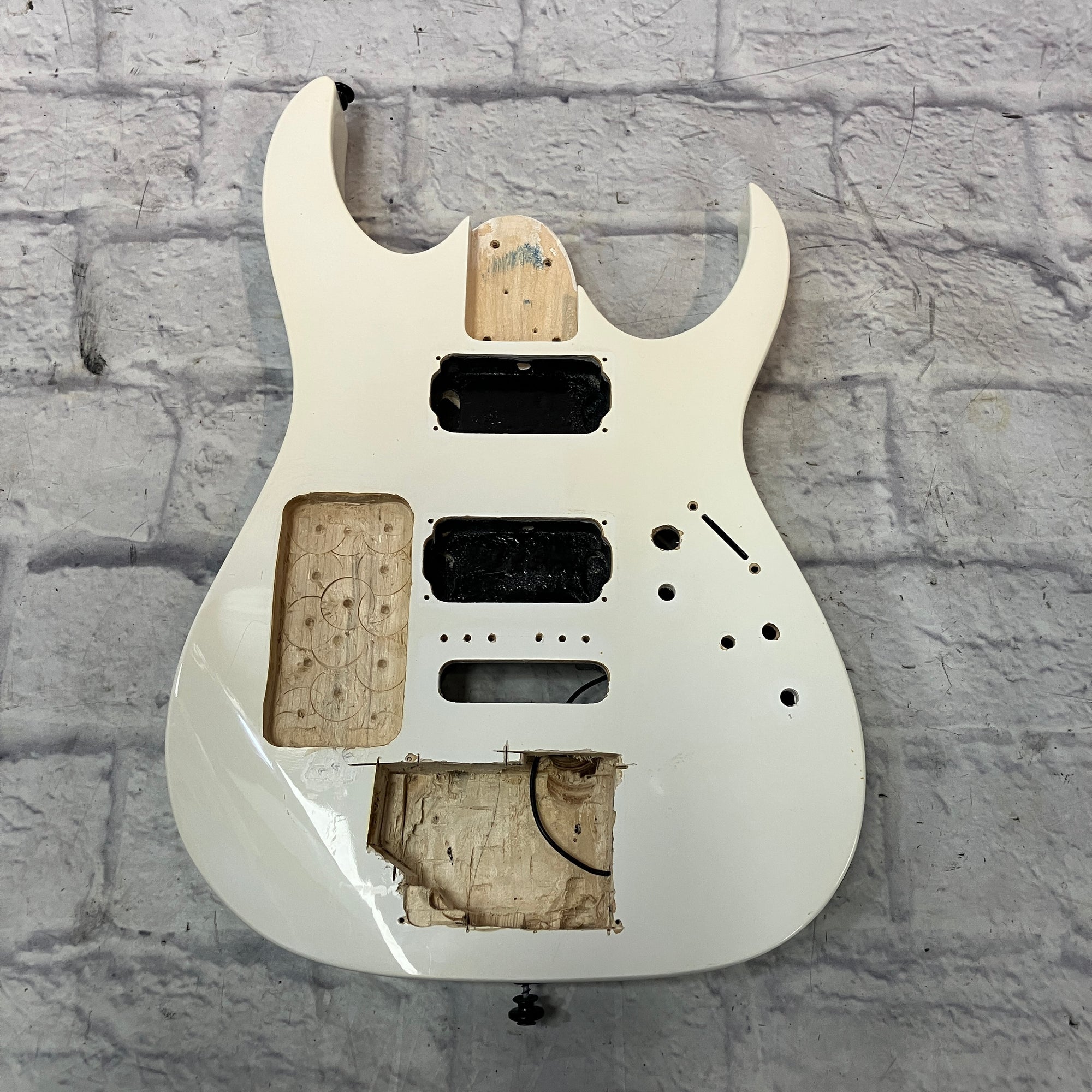 Unknown Cream Stratocaster Styled Electric Guitar Body