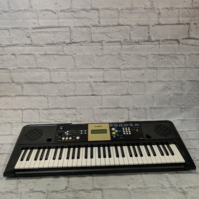 Yamaha YPT-220 61-Key Electronic Keyboard