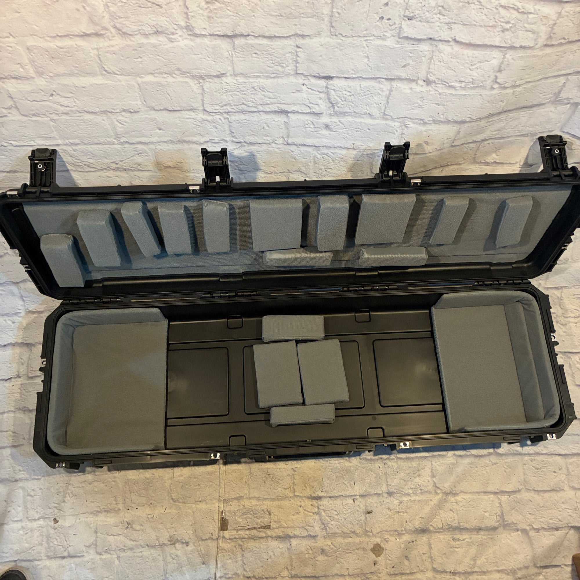 SKB I Series 76-Key Narow Keyboard Case with Wheels