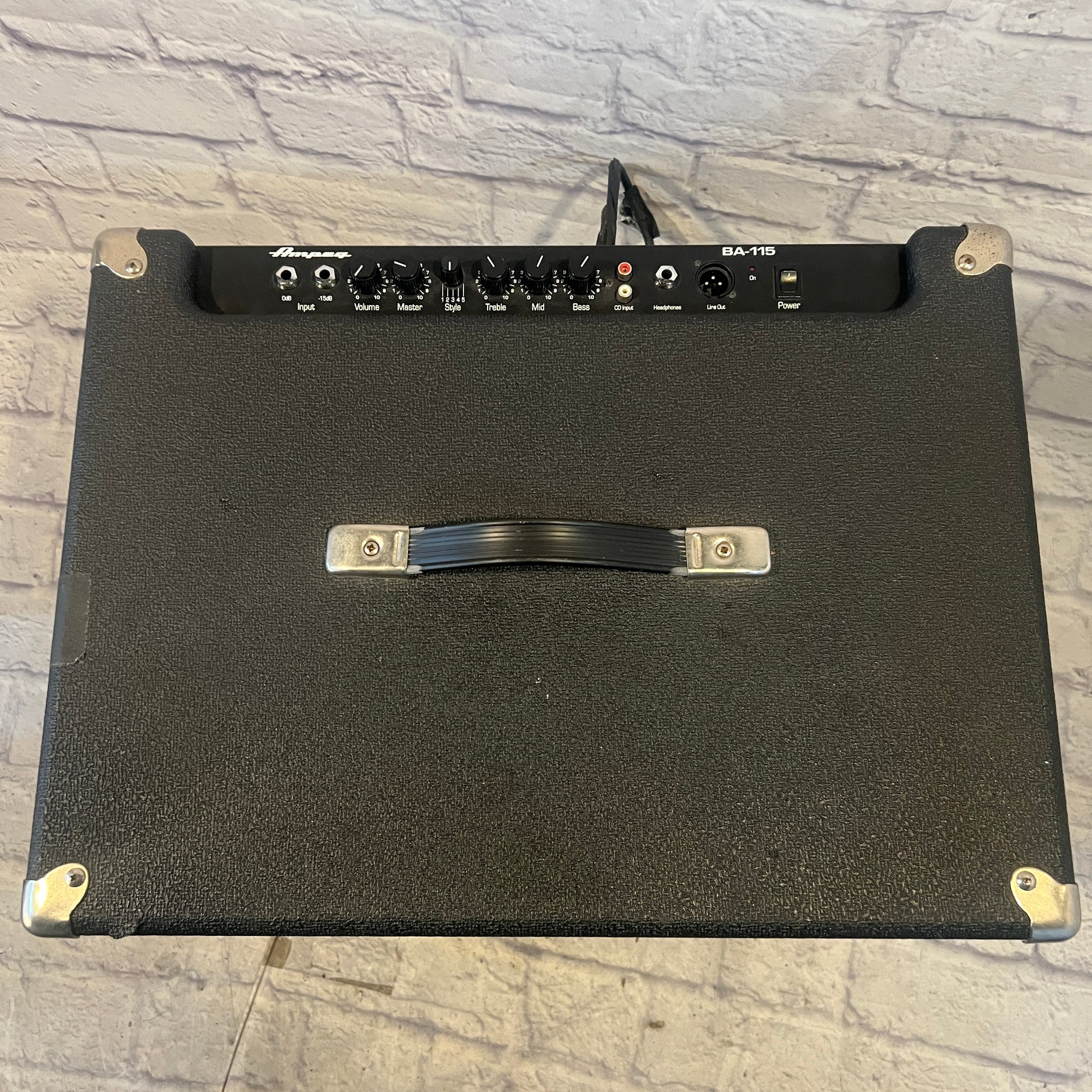Ampeg BA115 1x15 Bass Combo Amp Bass Guitar Combo Amp