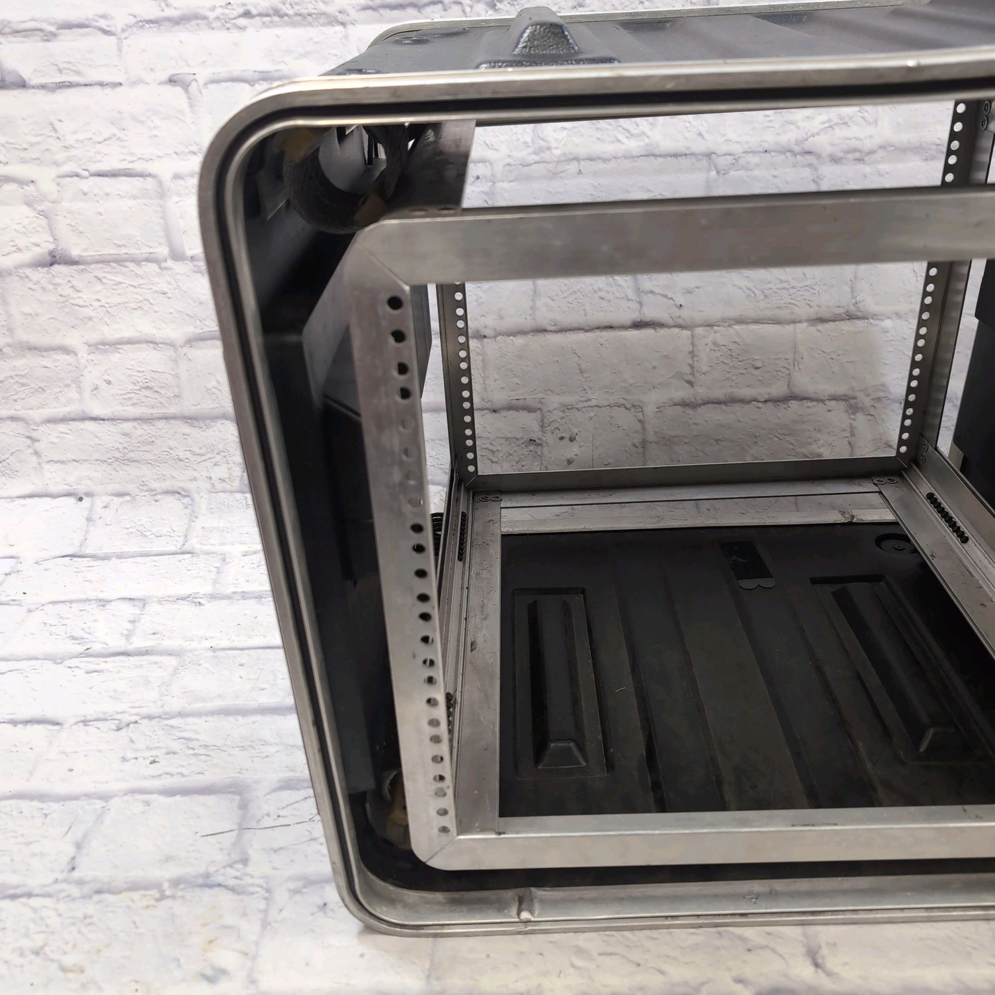 SKB 8U Shockmount Rack Case