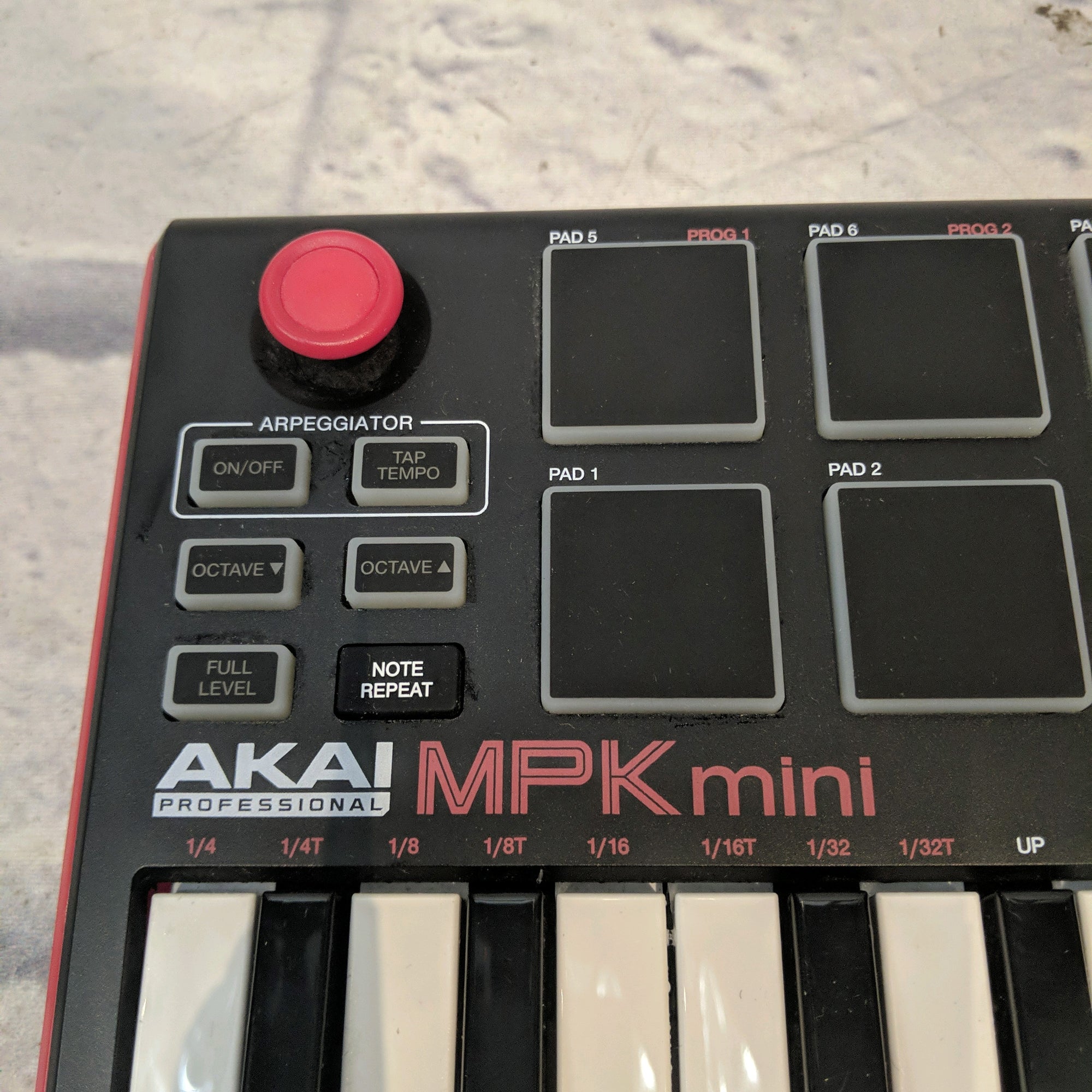 Akai MPK Mini Controller