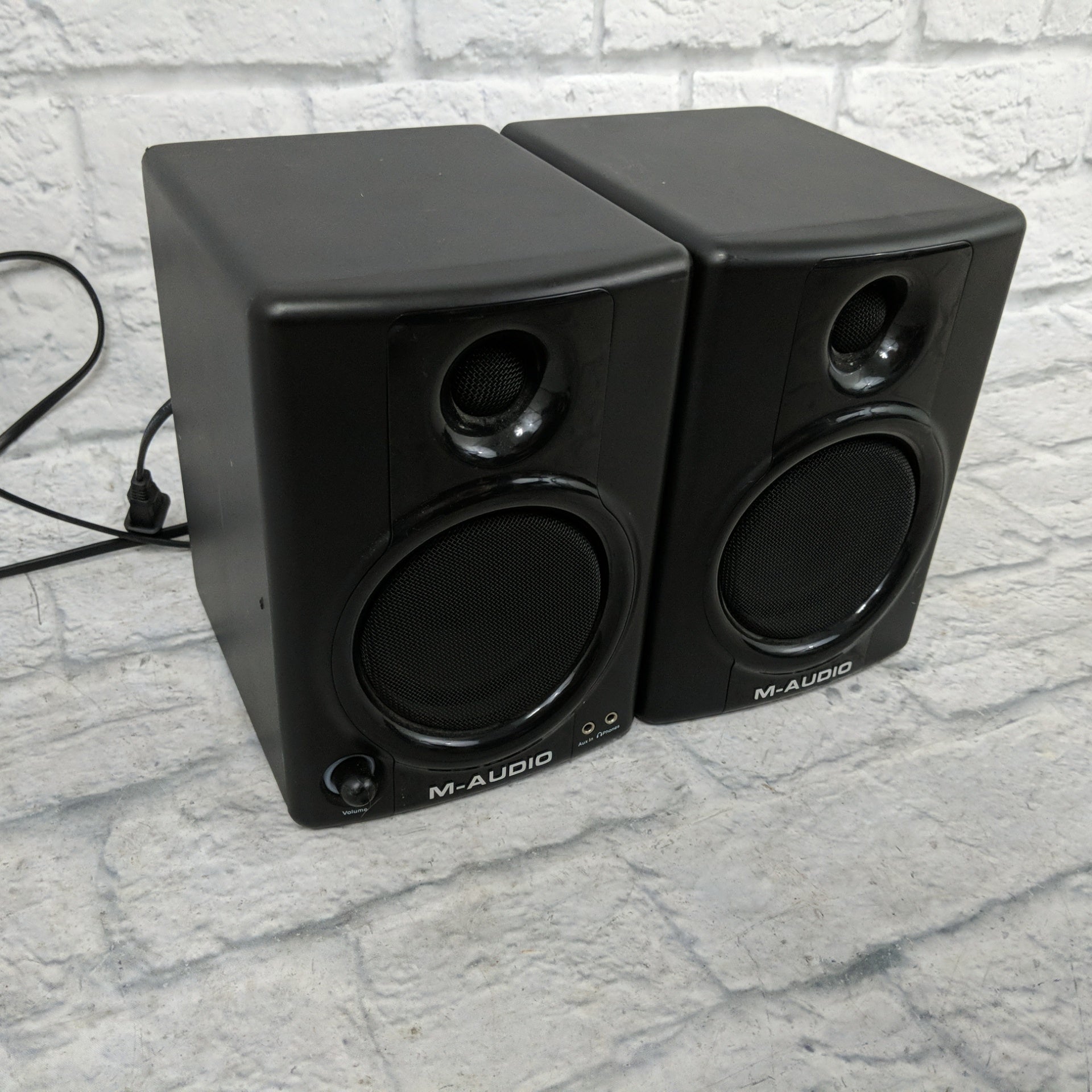 M-Audio Studiophile AV40 Active Monitor Pair - Evolution Music
