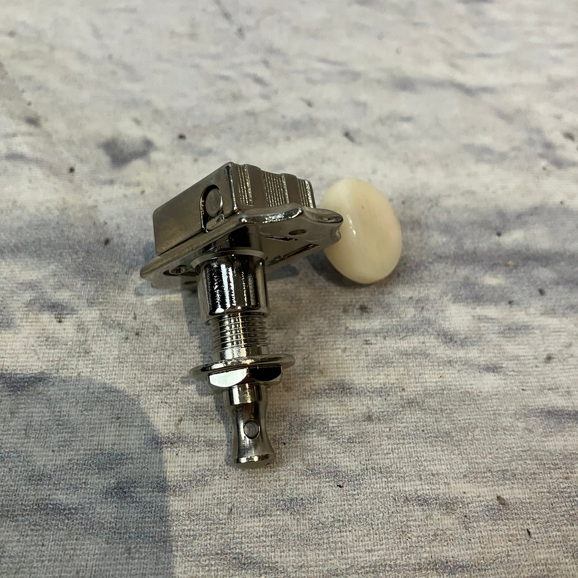 Epiphone White Button Tuners 3x3