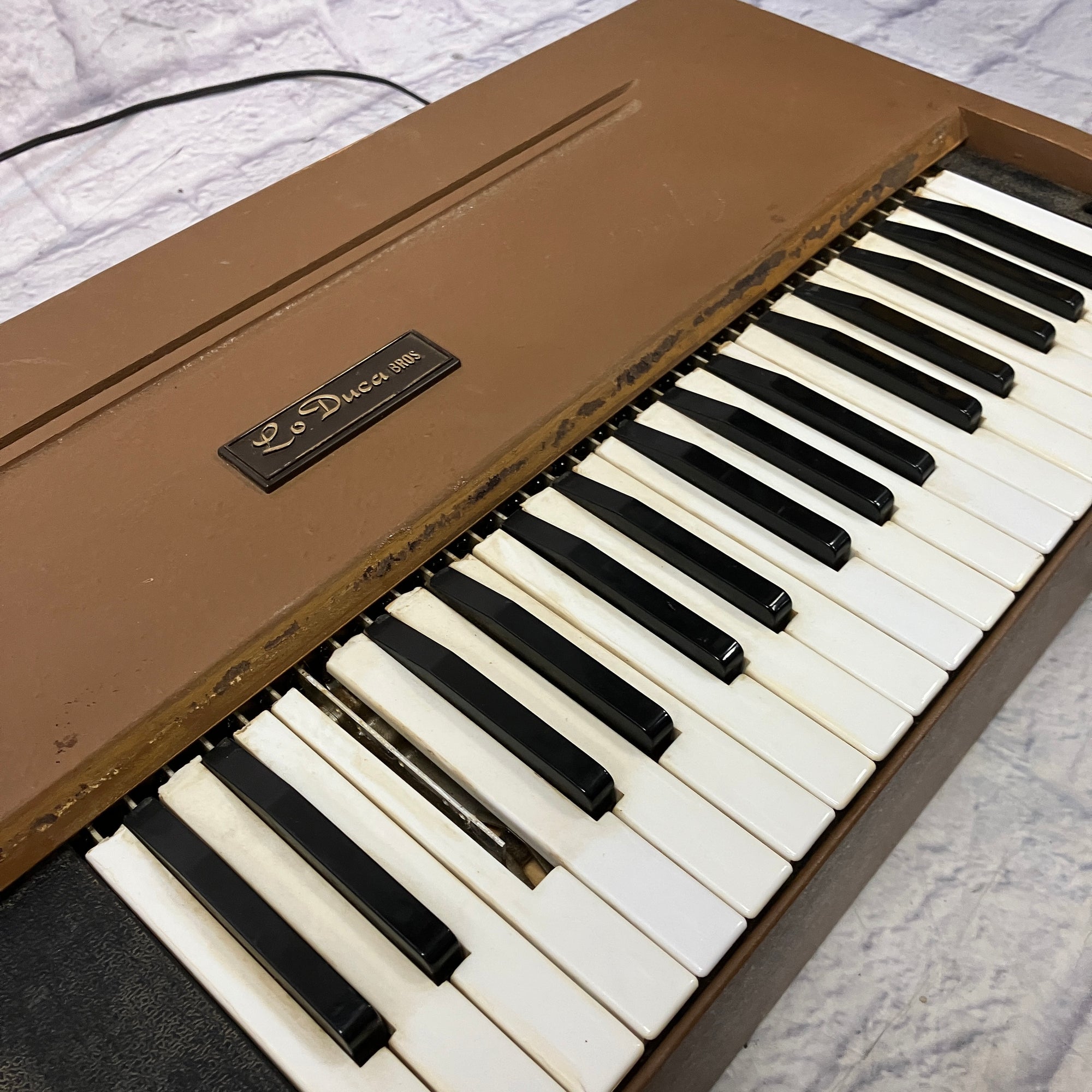 Lo Duca Vintage Wooden Reed Chord Organ