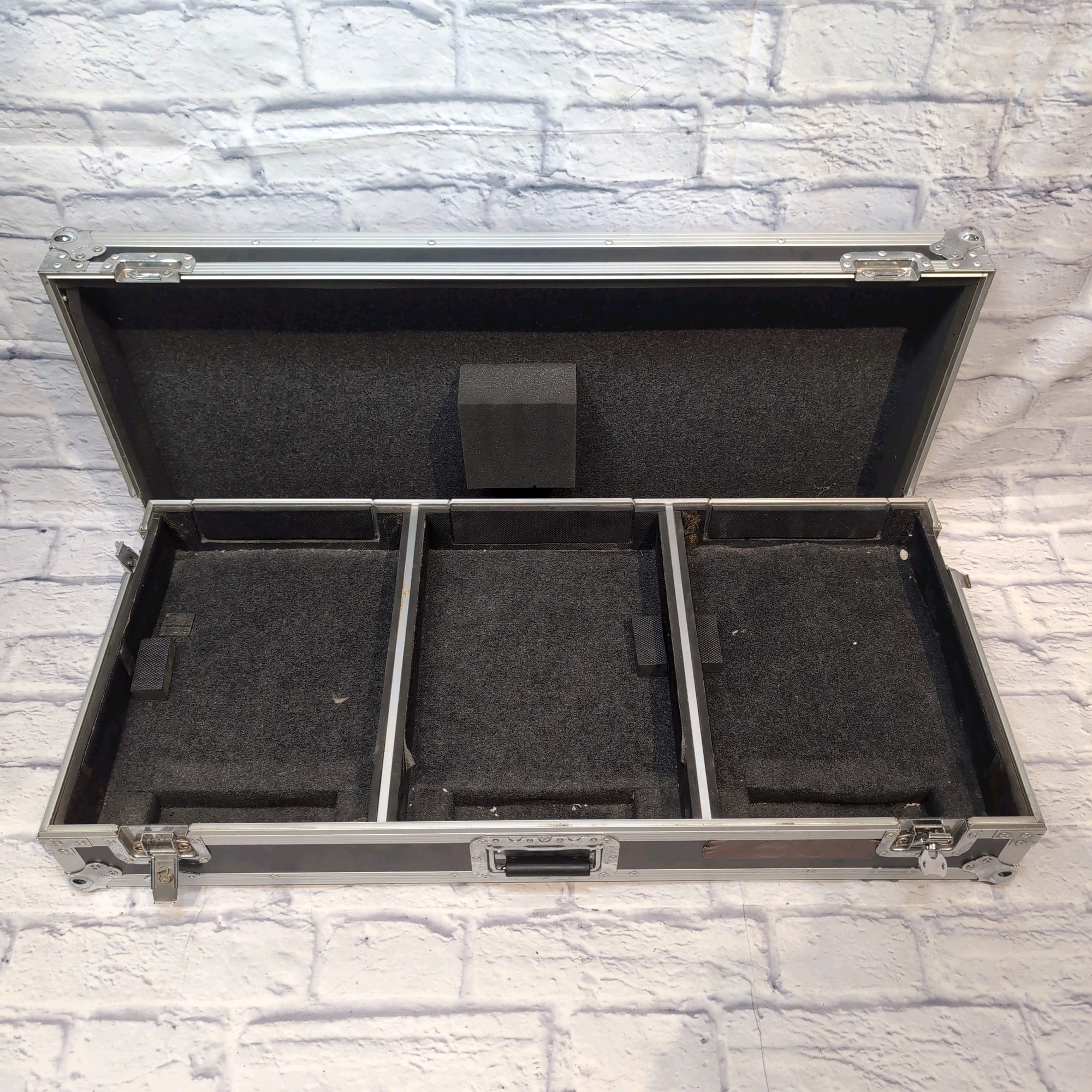 Odyssey Universal Turntable CDJ DJ Coffin Case with Wheels
