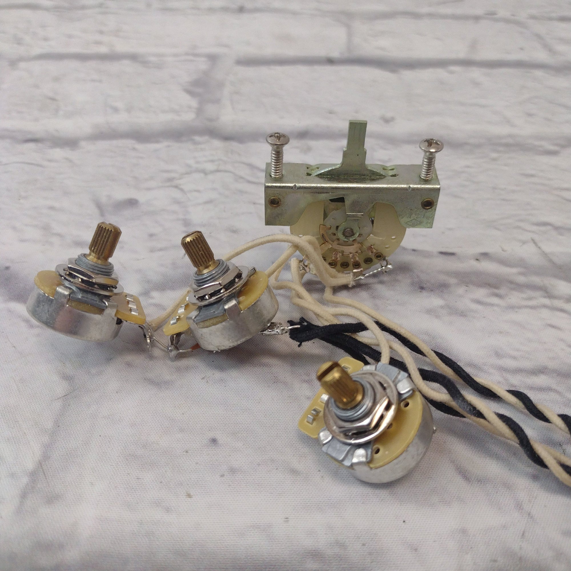 Genesis Pickups 635 Custom Left Handed Silver Sky Pickup Set