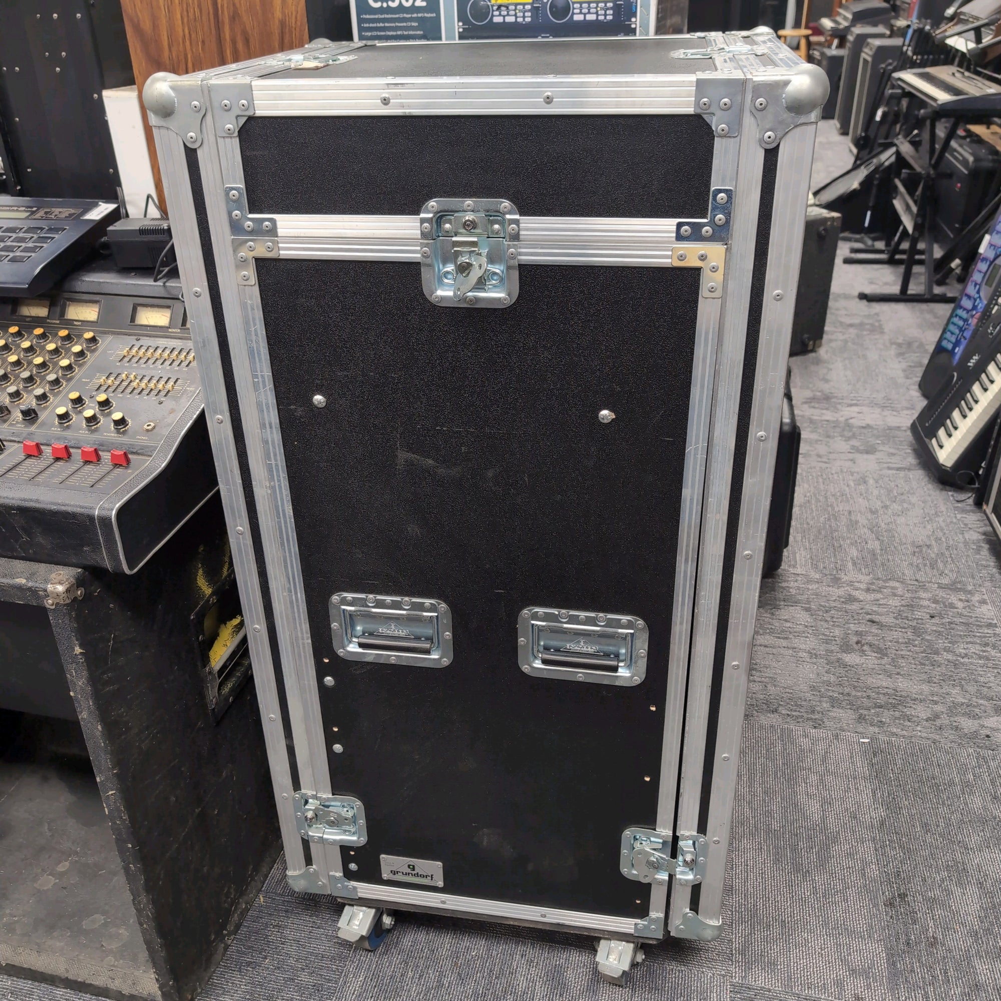 Grundorf T8 Combo 18C Large Rolling Rack Case