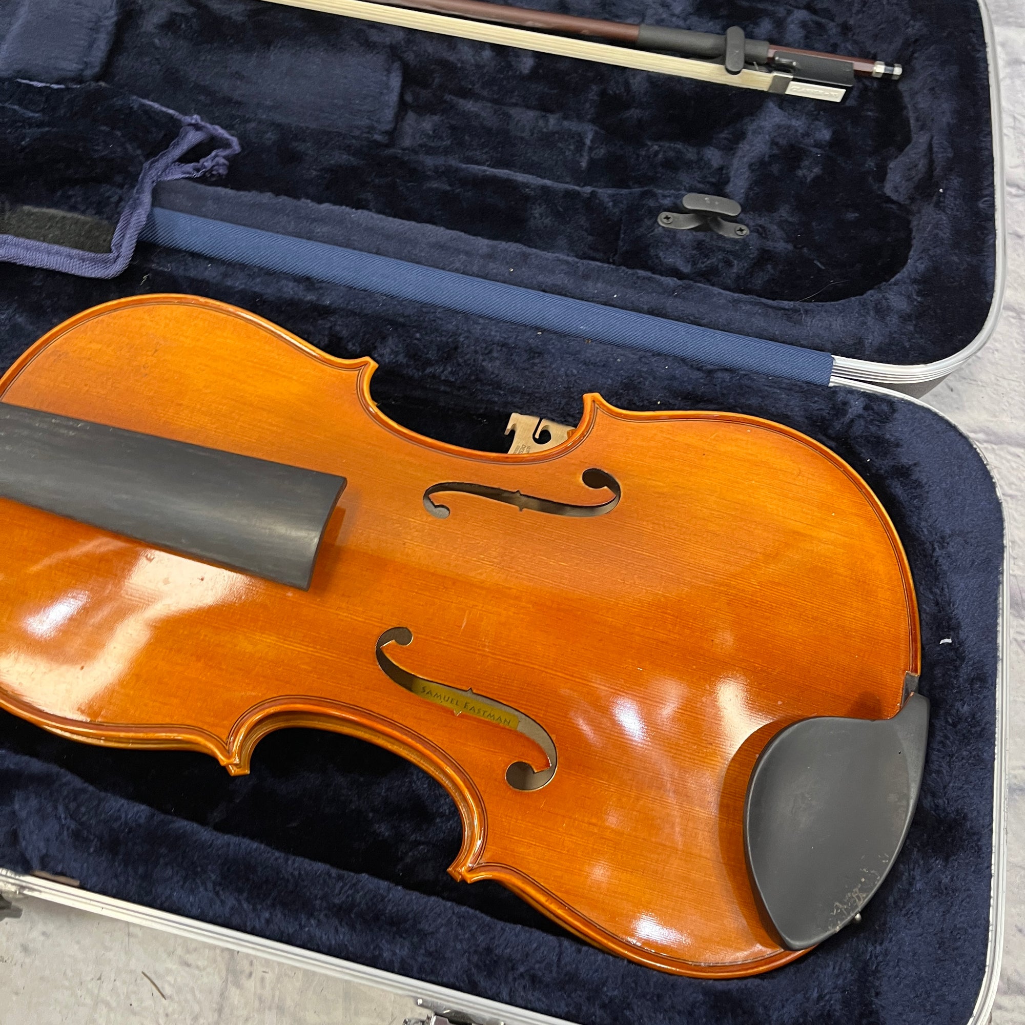 Eastman VA100 16 Viola with Case