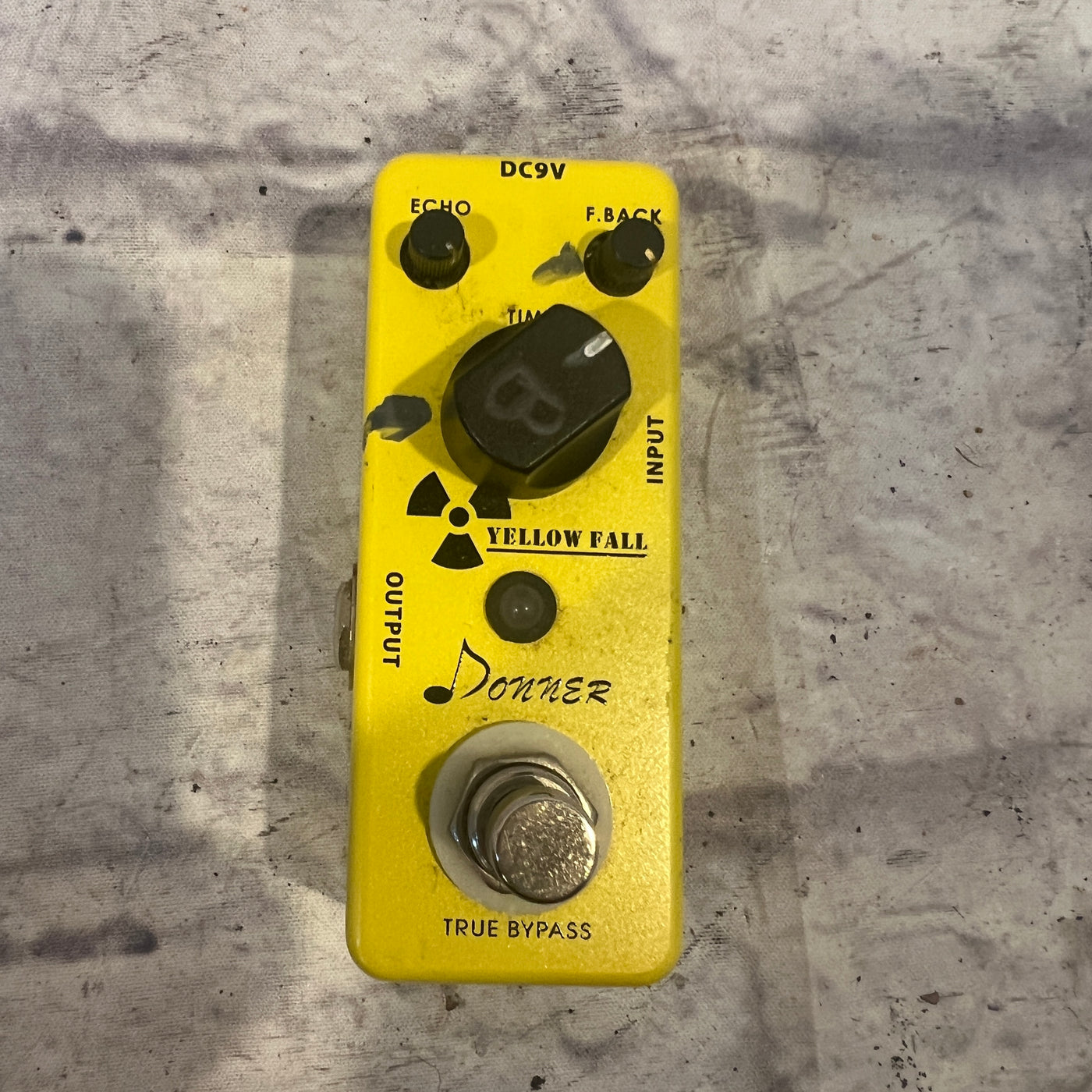 Donner Yellow Fall Delay Pedal