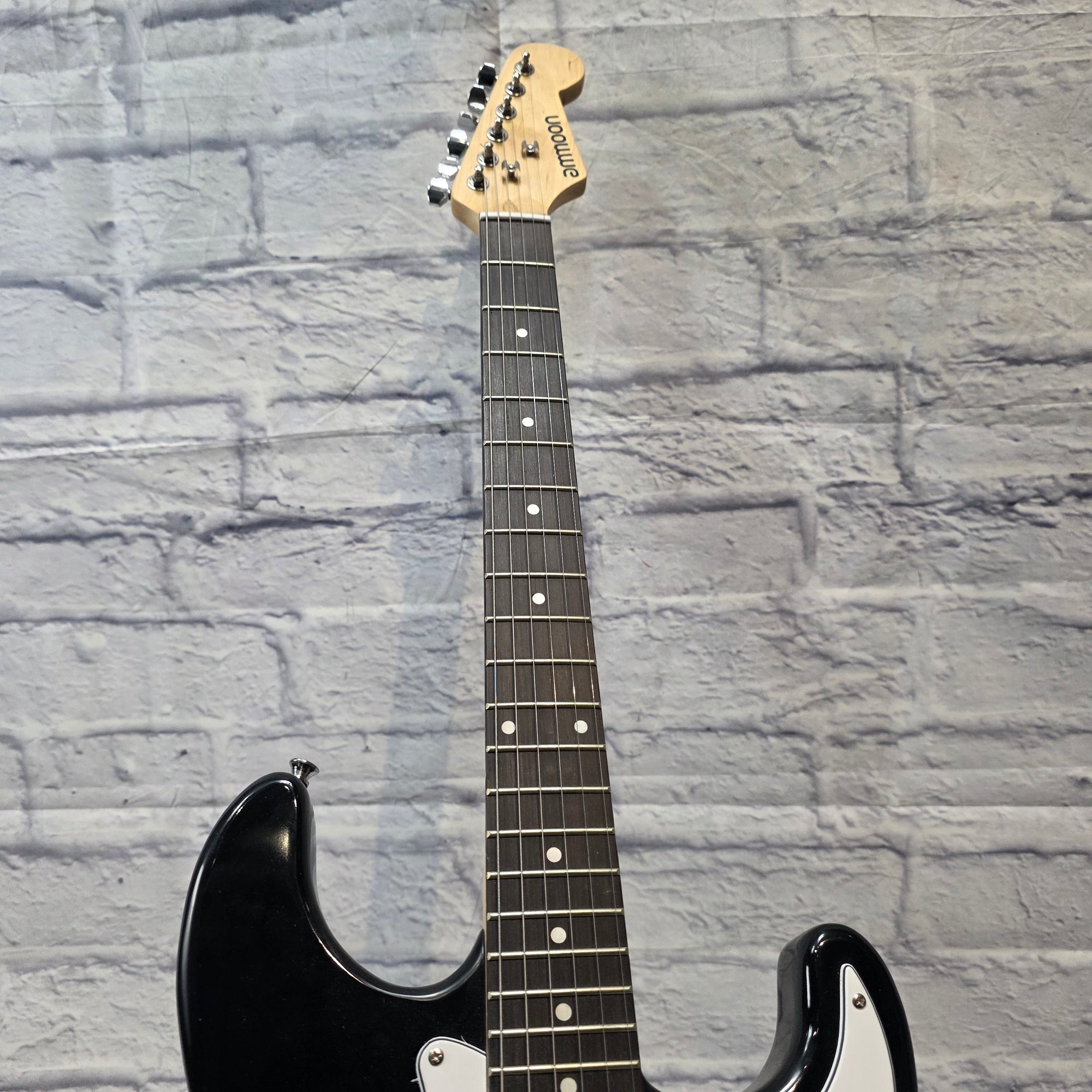 Ammoon Strat Style Electric Guitar w/ gig bag - Black