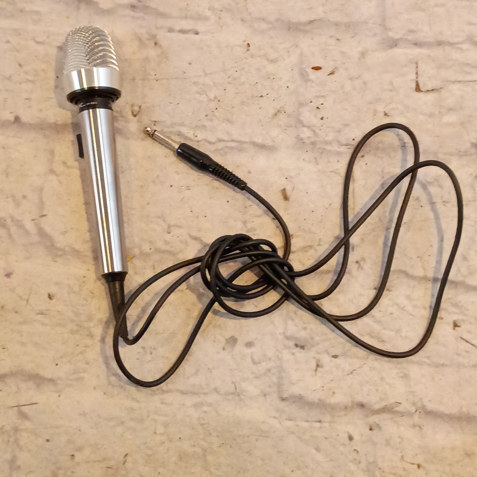 Realistic Dynamic Microphone Unknown Model