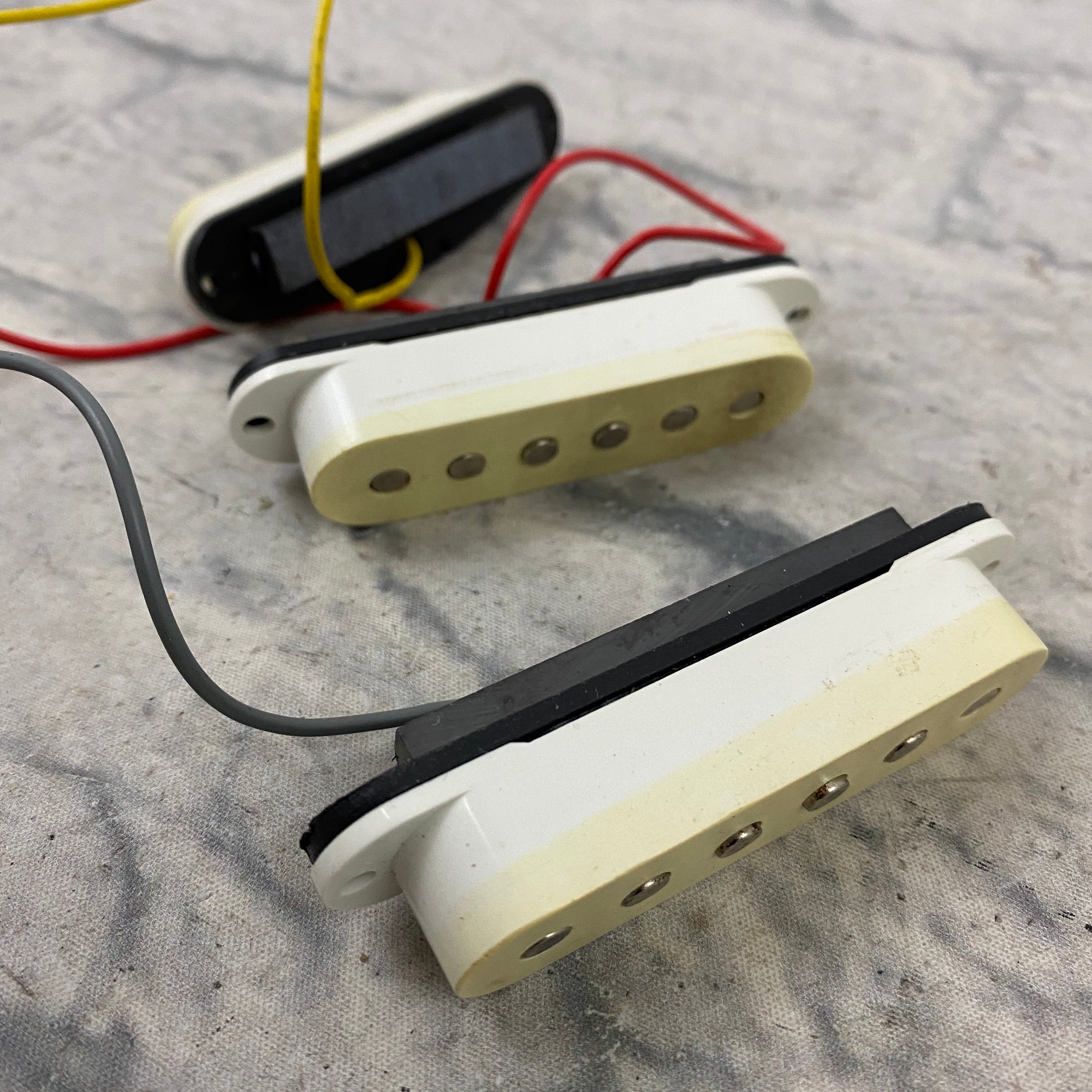 Unknown Single Coil Pickup Set (Pre-Wired)